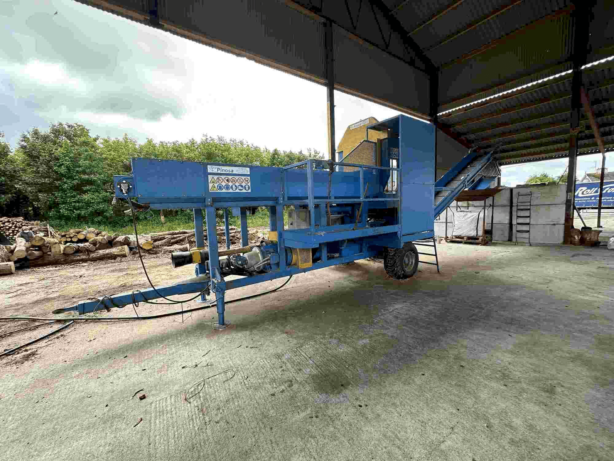 PINOSA CPE 1200 Mašinos vaizdas iš priekio