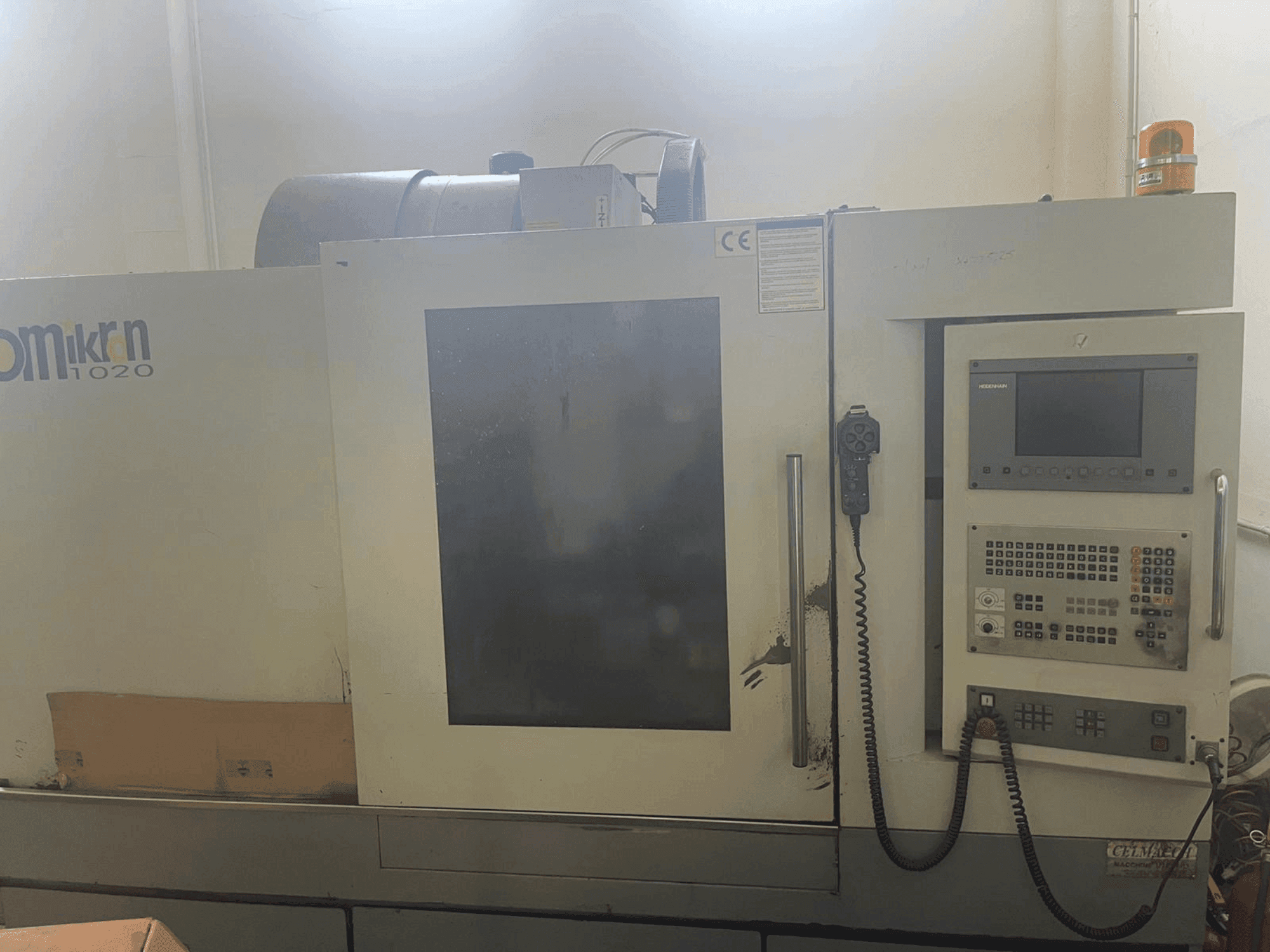 HARTFORD Omikron VMC-1020 A Mašinos vaizdas iš priekio