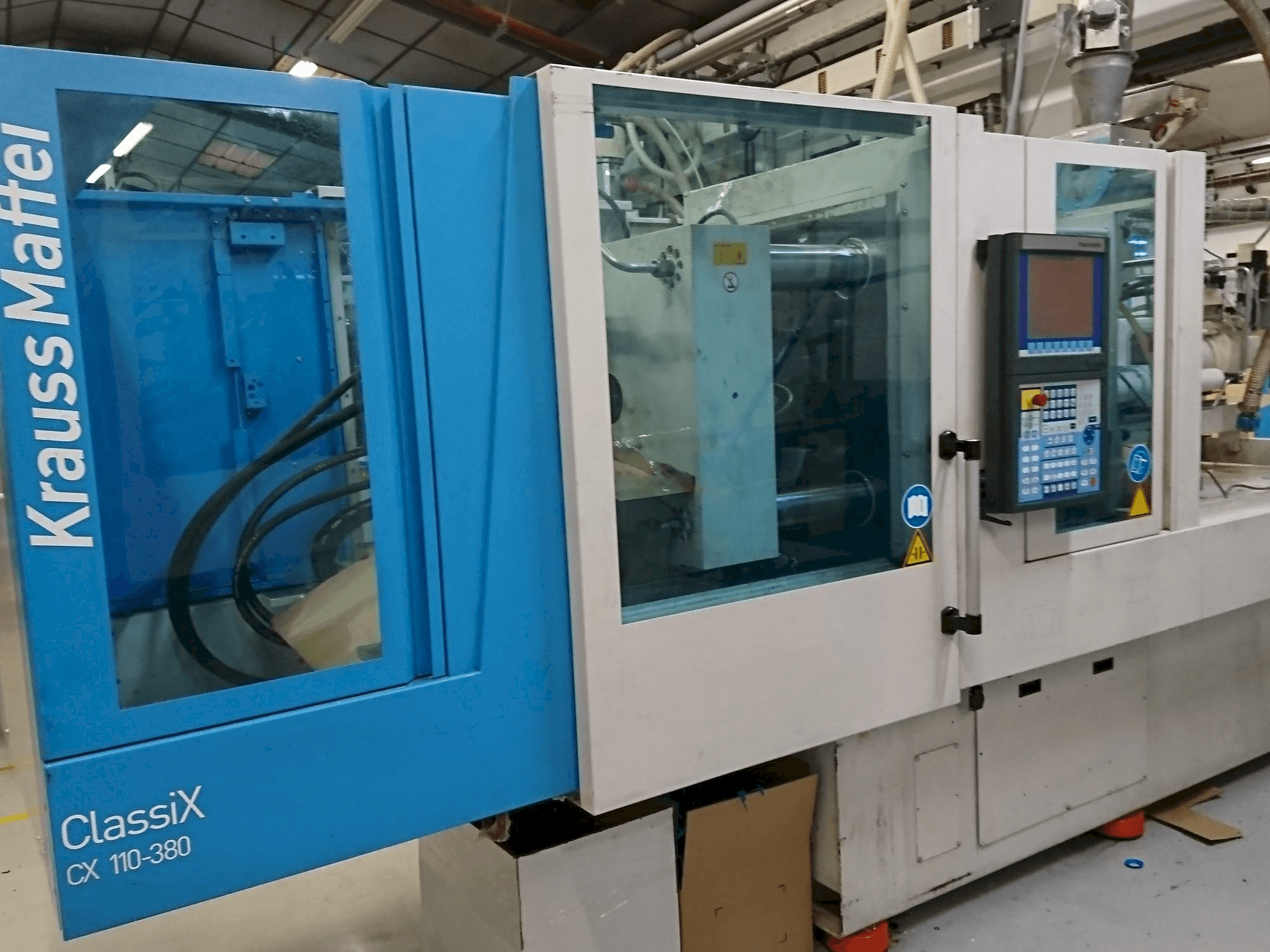 Krauss Maffei 110-380 CX Mašinos vaizdas iš priekio