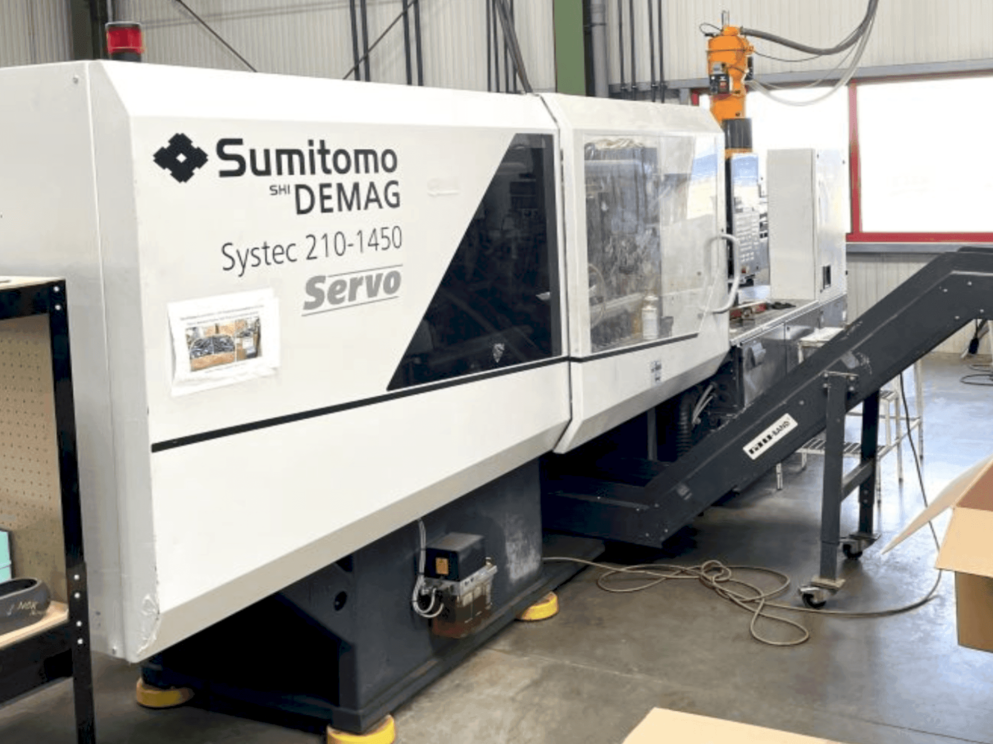 DEMAG System 210-1450 Mašinos vaizdas iš priekio