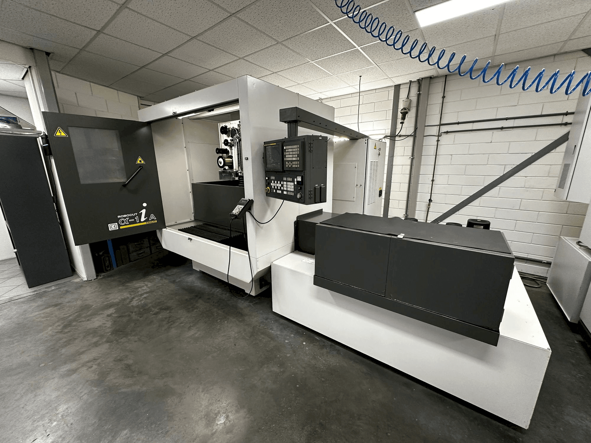 FANUC Robocut α-1iA Mašinos vaizdas iš priekio