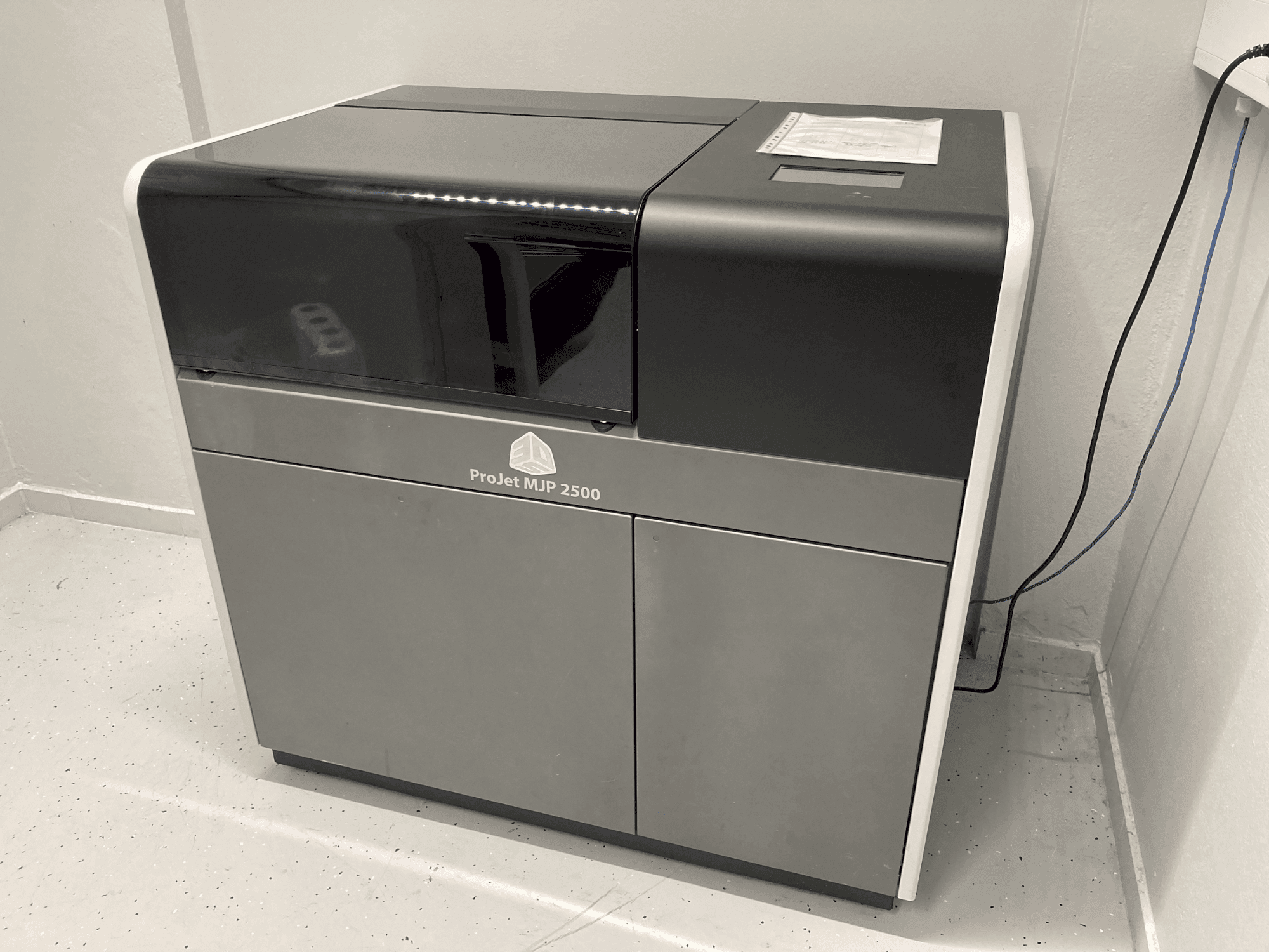 3DSYSTEMS Projet 2500 Plus Mašinos vaizdas iš priekio