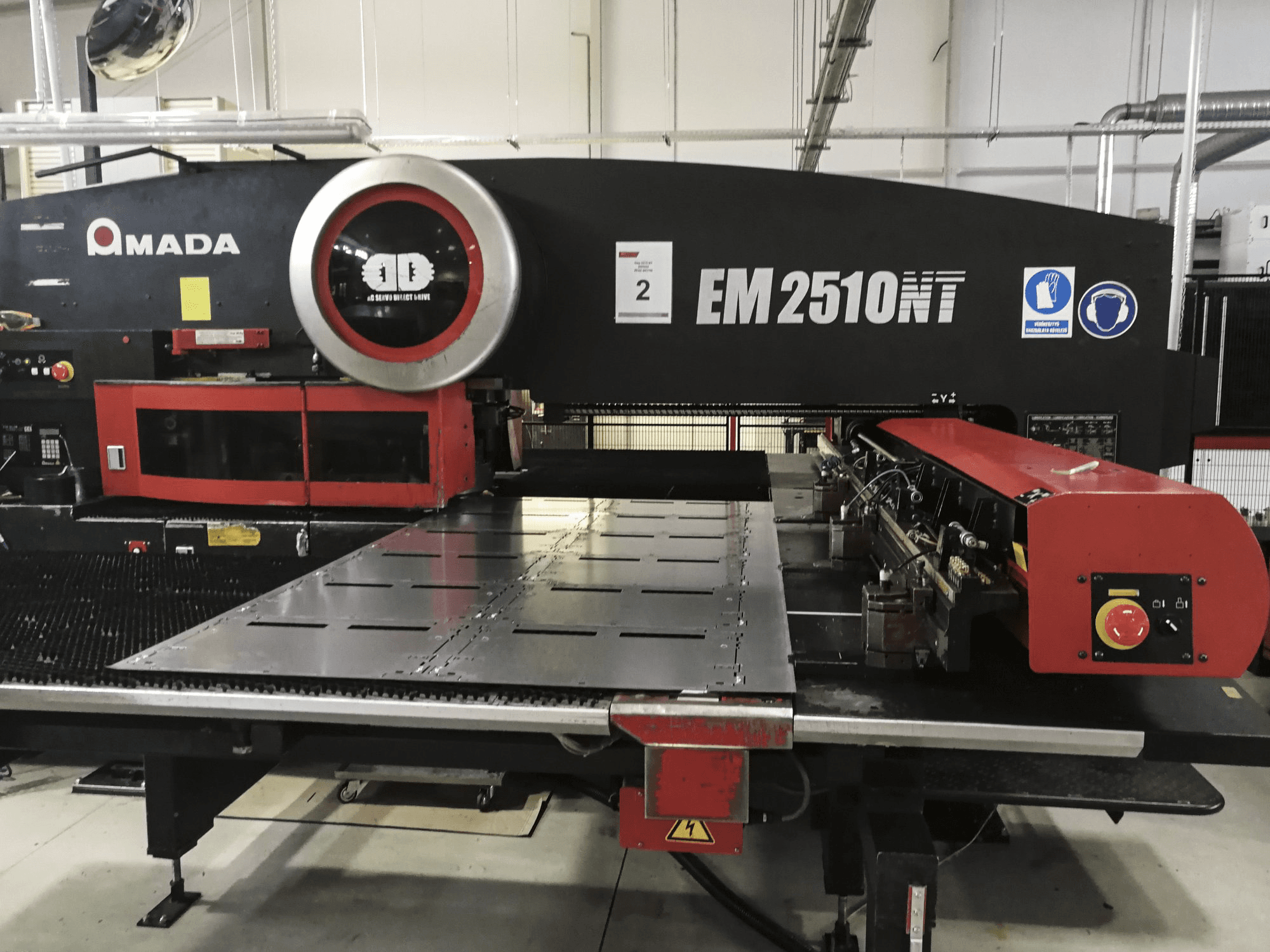 AMADA EM2510NT Mašinos vaizdas iš priekio