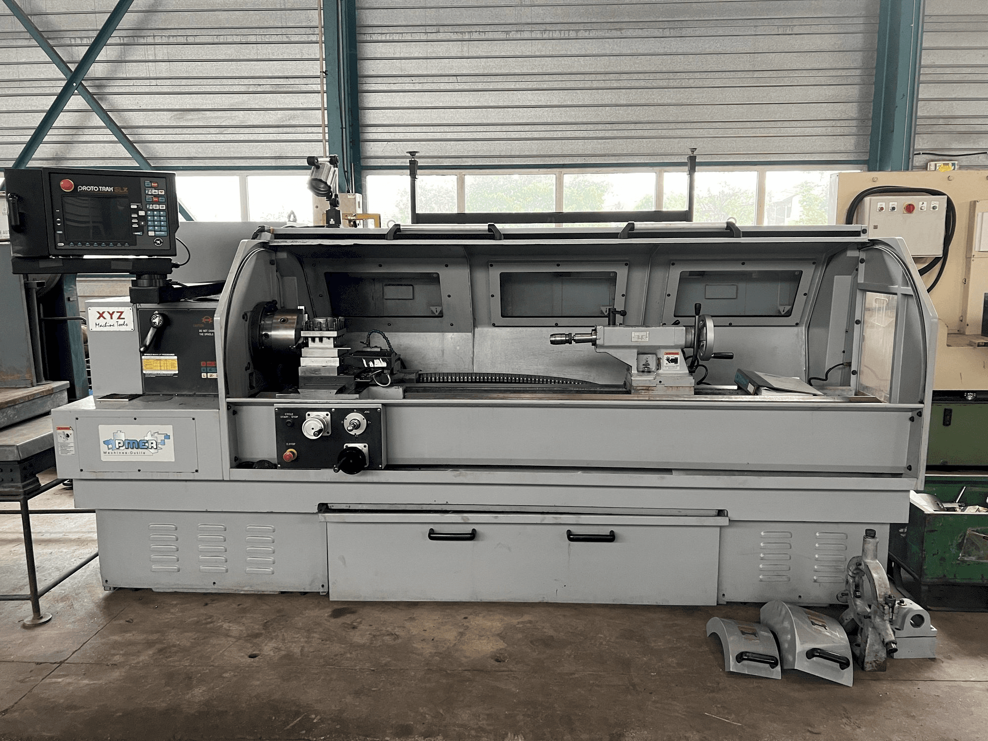 XYZ PROTURN SLX 425-2M Mašinos vaizdas iš priekio