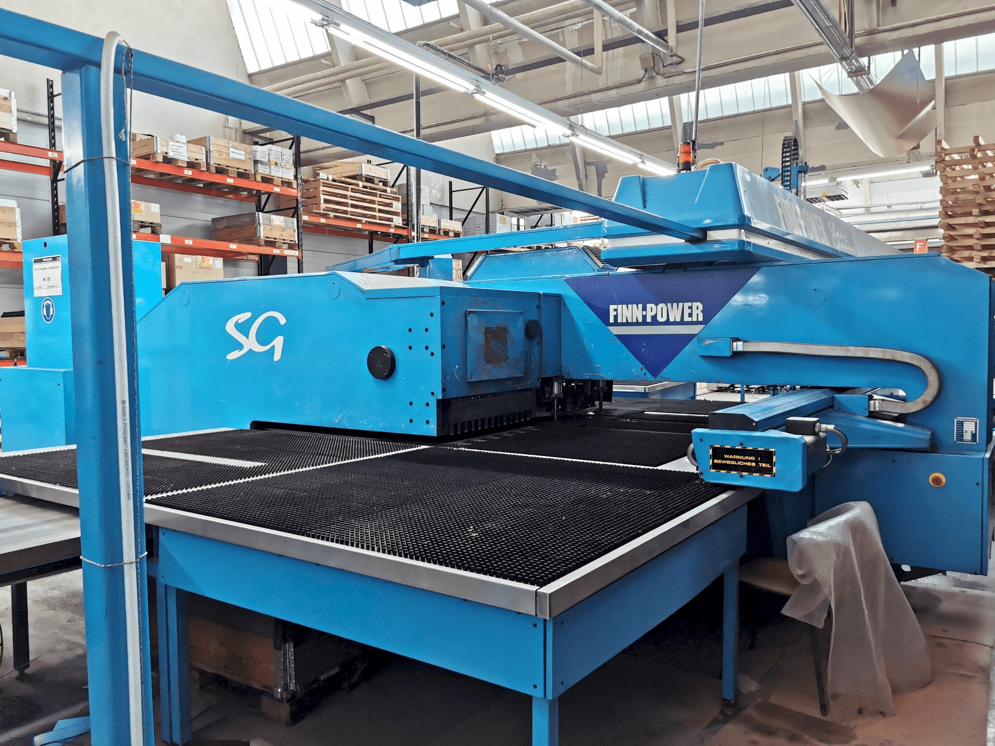 Finn-Power RS 1000/38 Mašinos vaizdas iš priekio