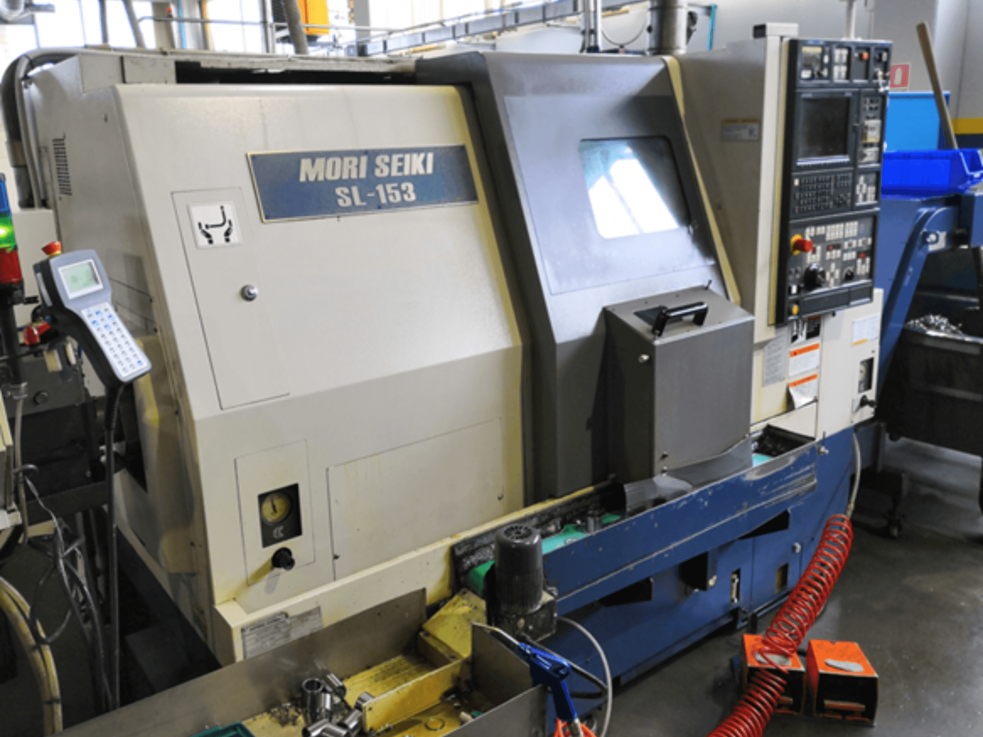 MORI SEIKI SL-153 SMC horizontalios tekinimo staklės, priekinis vaizdas, valdymo skydelis ir valdymo funkcijos.