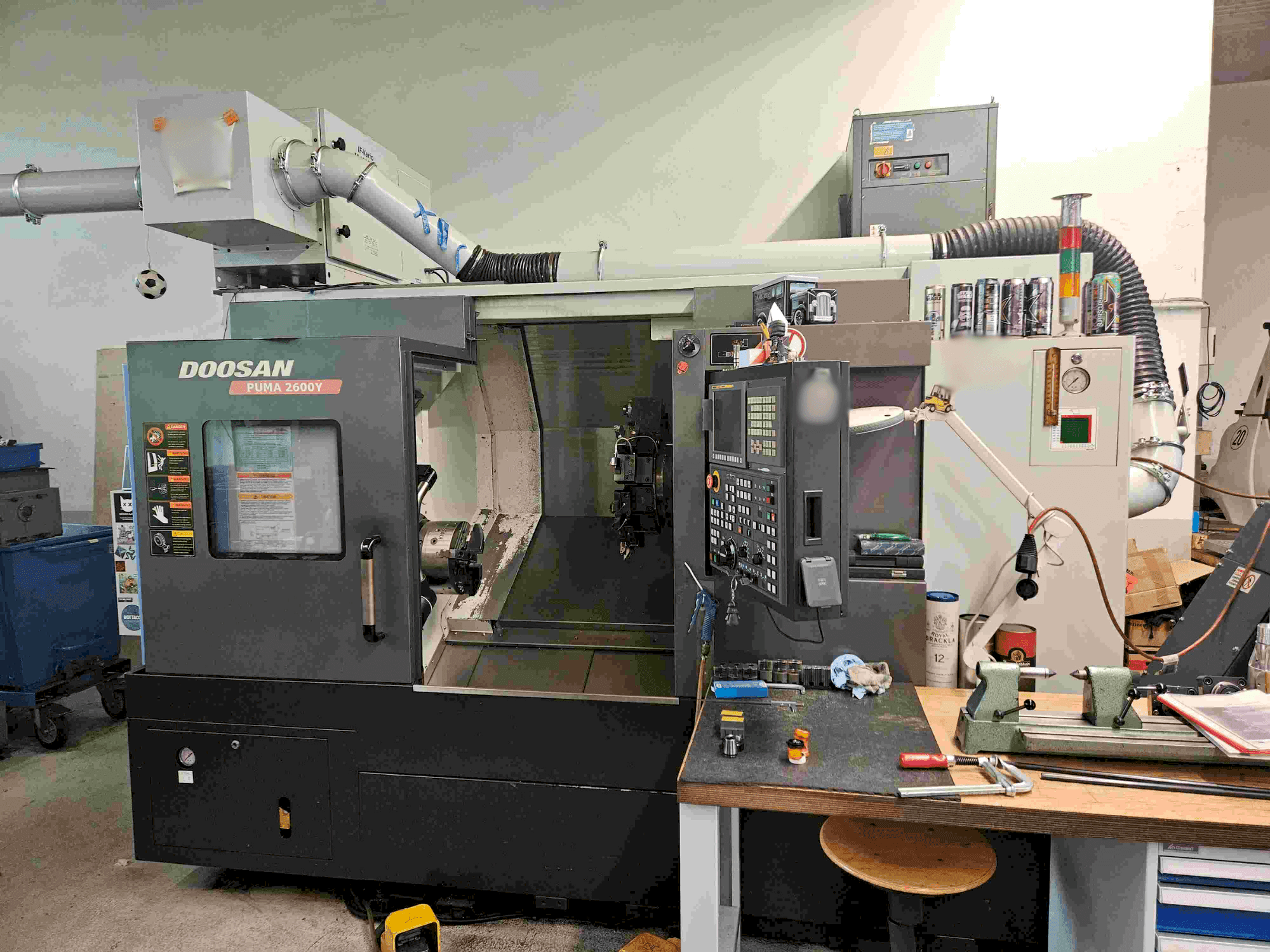 DOOSAN PUMA 2600Y Mašinos vaizdas iš priekio