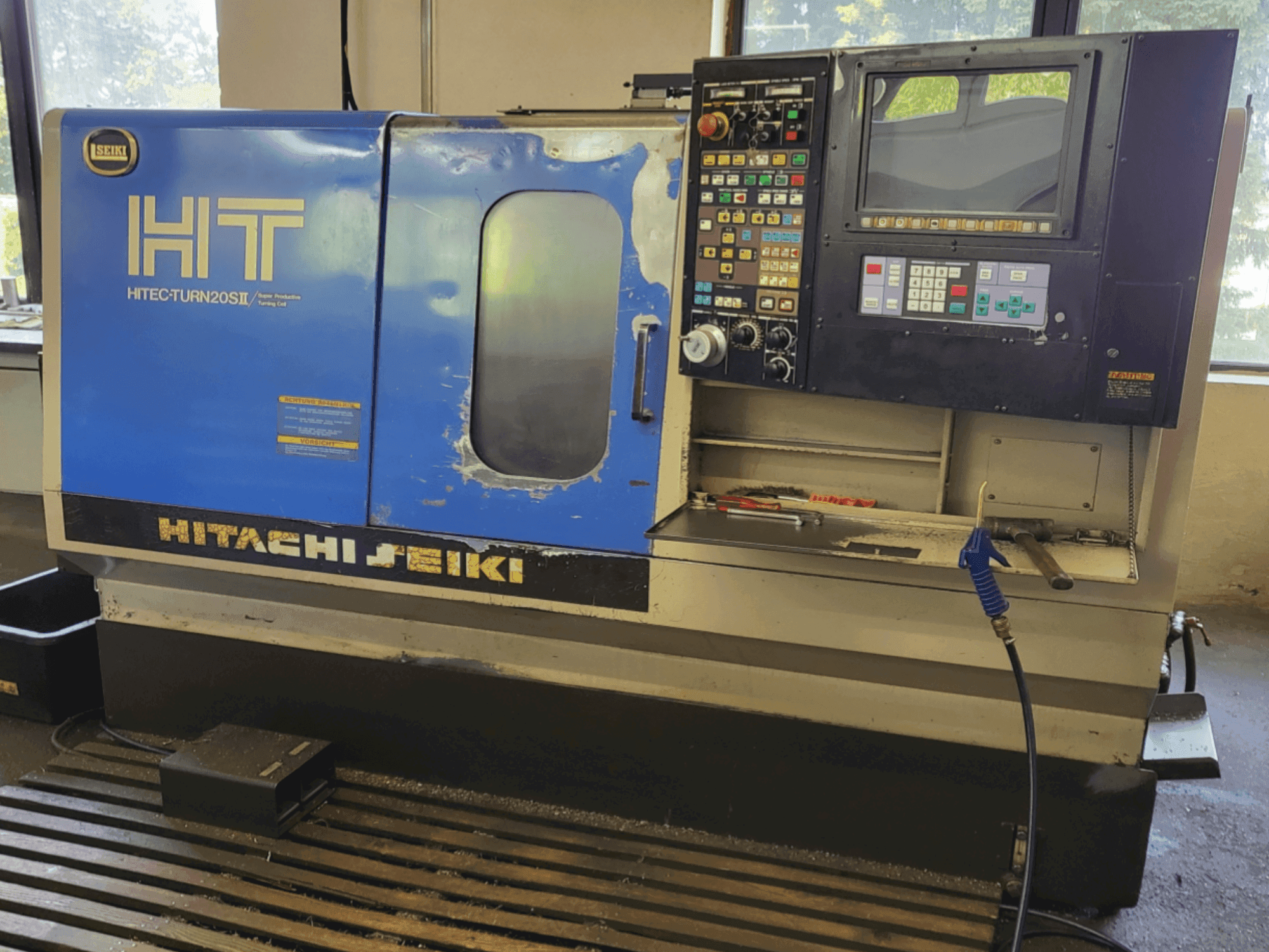 HITACHI SEIKI HT 20SII Mašinos vaizdas iš priekio
