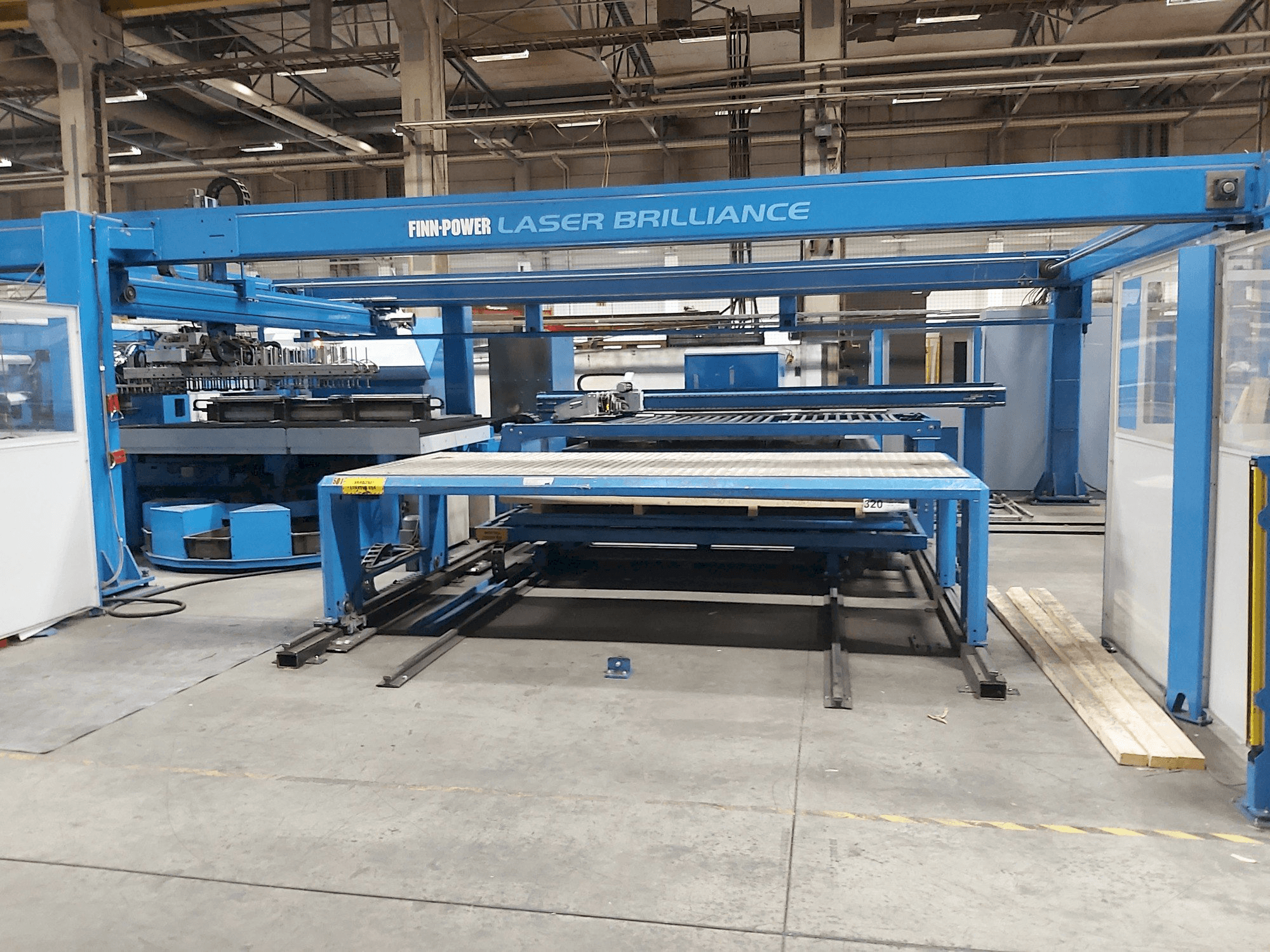 Finn-Power LG6 Mašinos vaizdas iš priekio