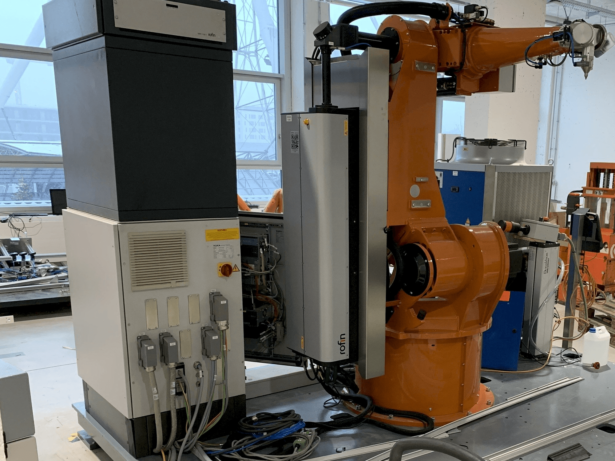 Reis Robotics Laserroboter RV6L Mašinos vaizdas iš priekio