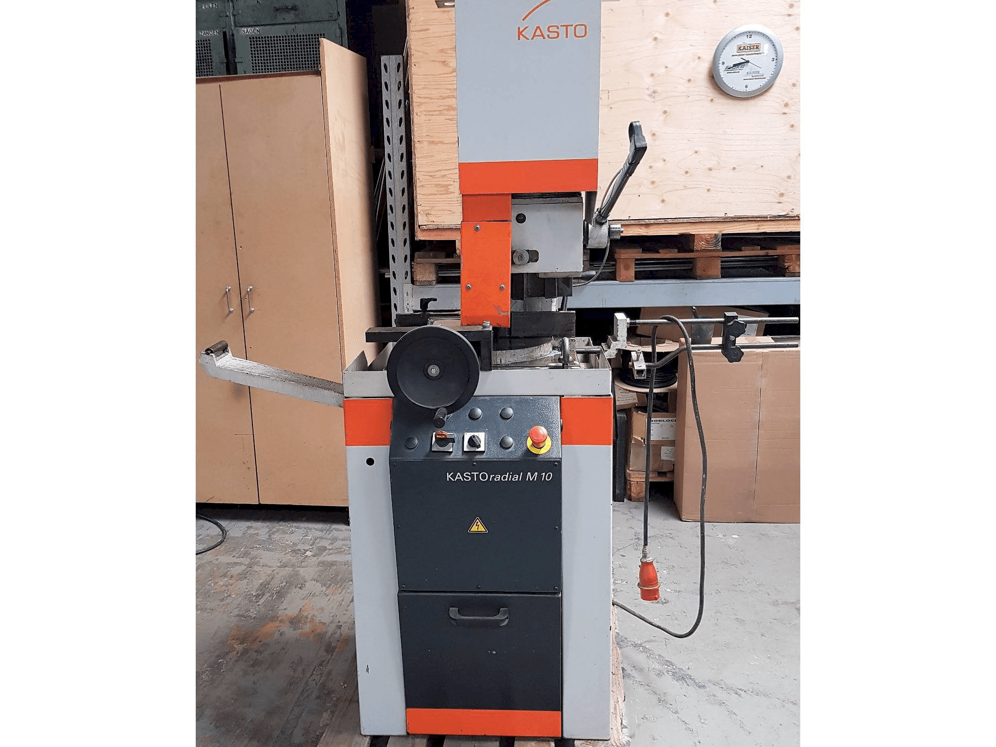 KASTO Radial M 10 Mašinos vaizdas iš priekio