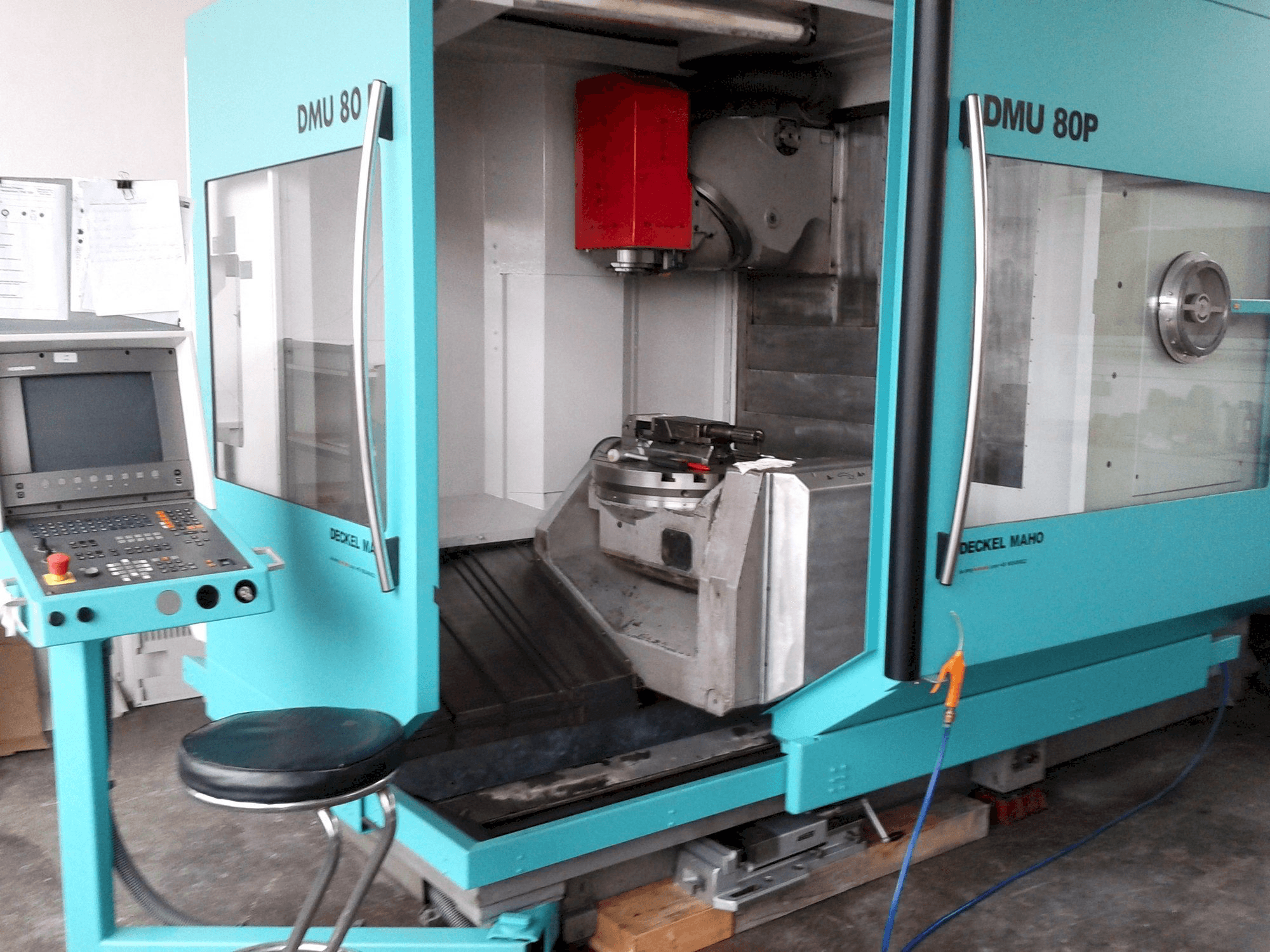 DECKEL MAHO DMU 80P Mašinos vaizdas iš priekio