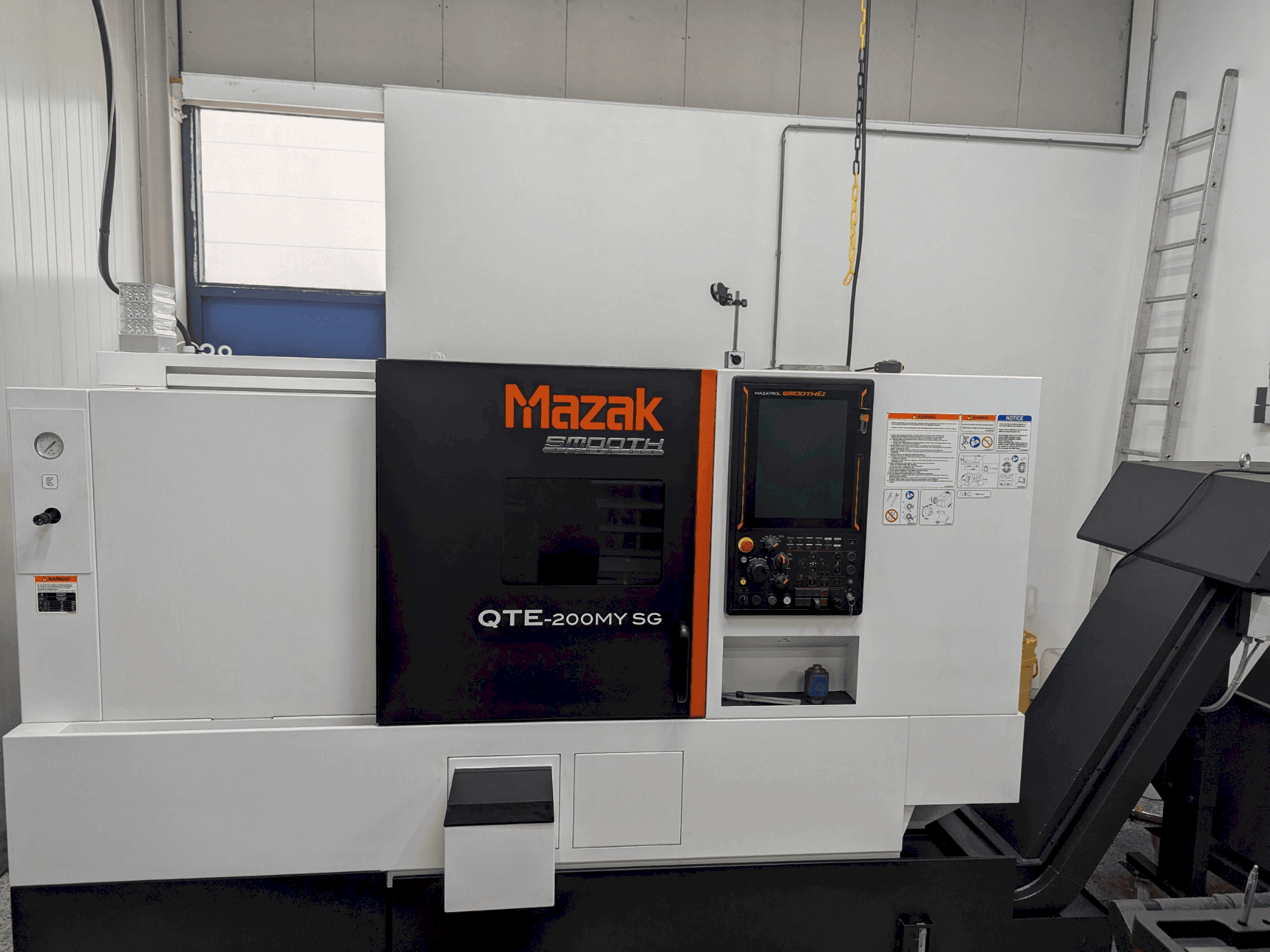 Mazak QTE-200MY SG Mašinos vaizdas iš priekio