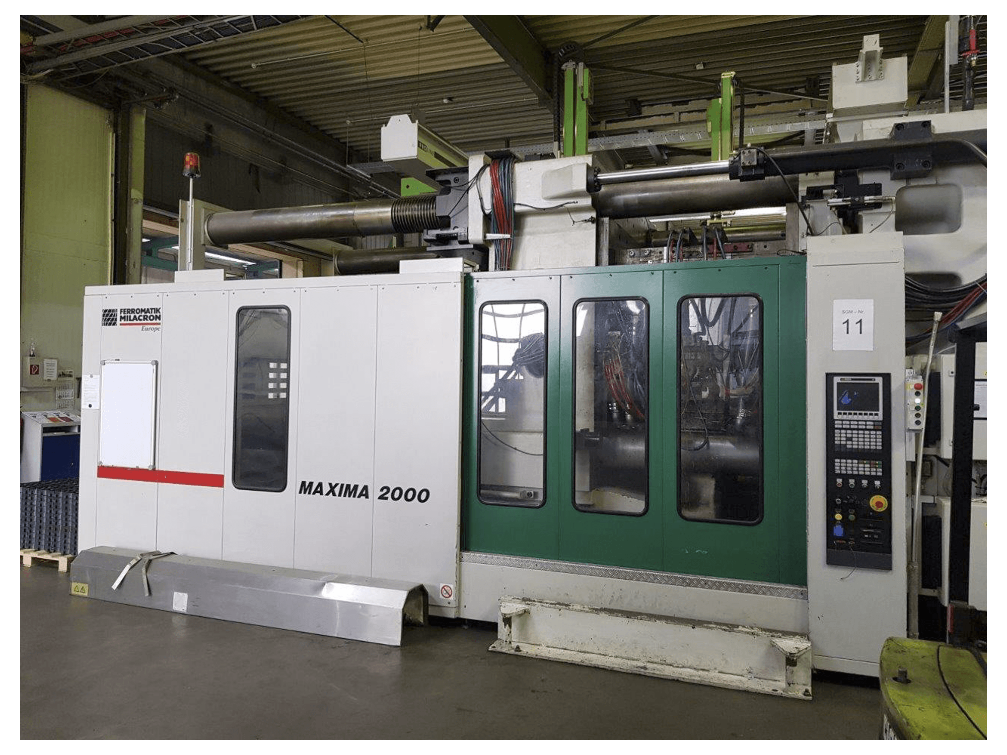 FERROMATIK MILACRON MM 2000 Mašinos dešinės pusės vaizdas