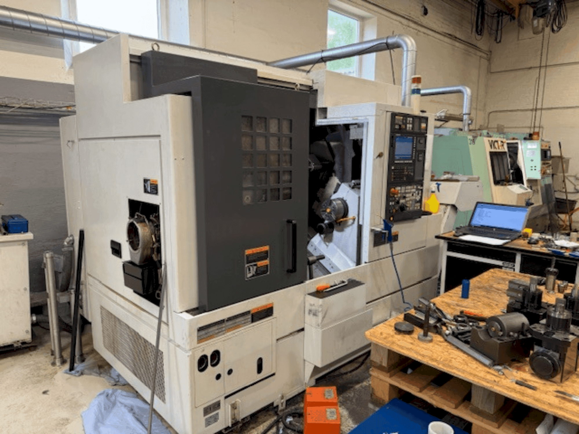 MORI SEIKI NL 2000 SY/500 Mašinos vaizdas iš priekio