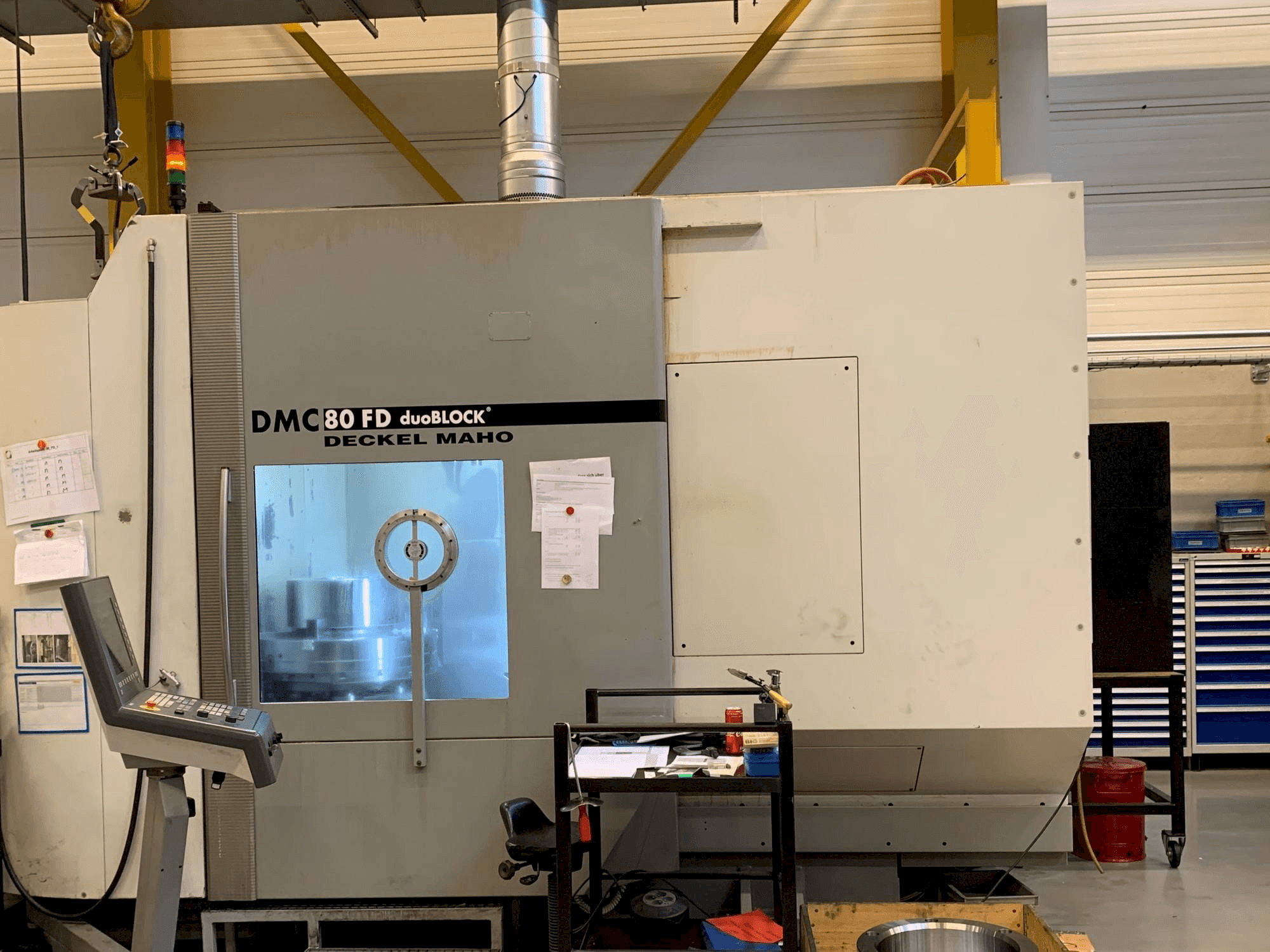 DECKEL MAHO DMC 80 FD duoBLOCK Mašinos vaizdas iš priekio