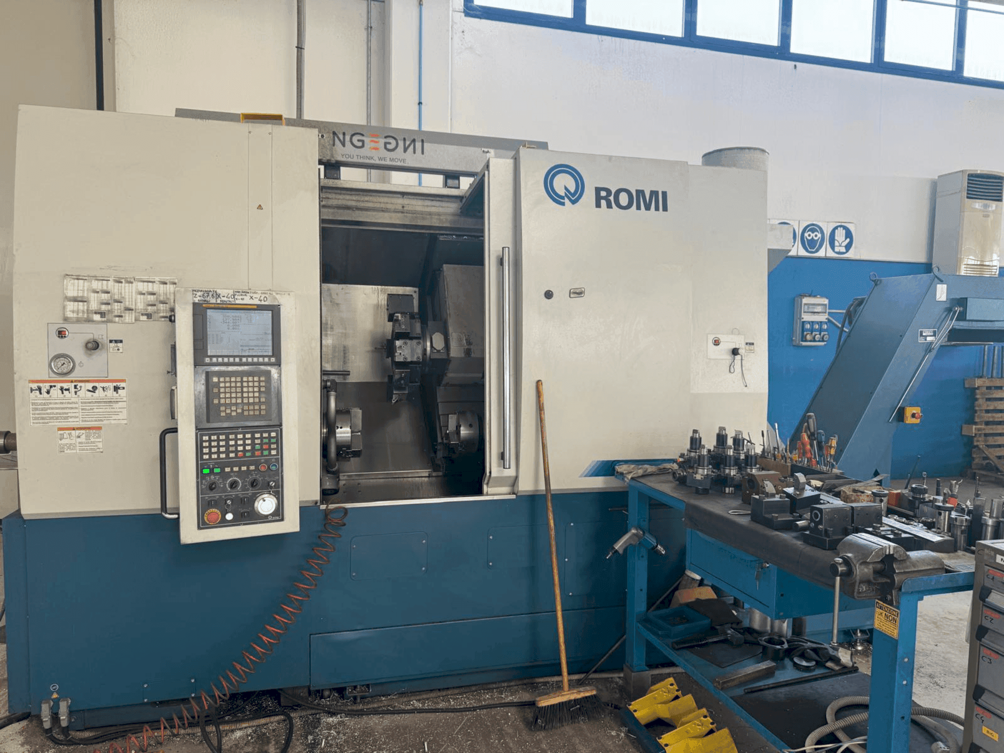 Romi GL 350B Mašinos vaizdas iš priekio