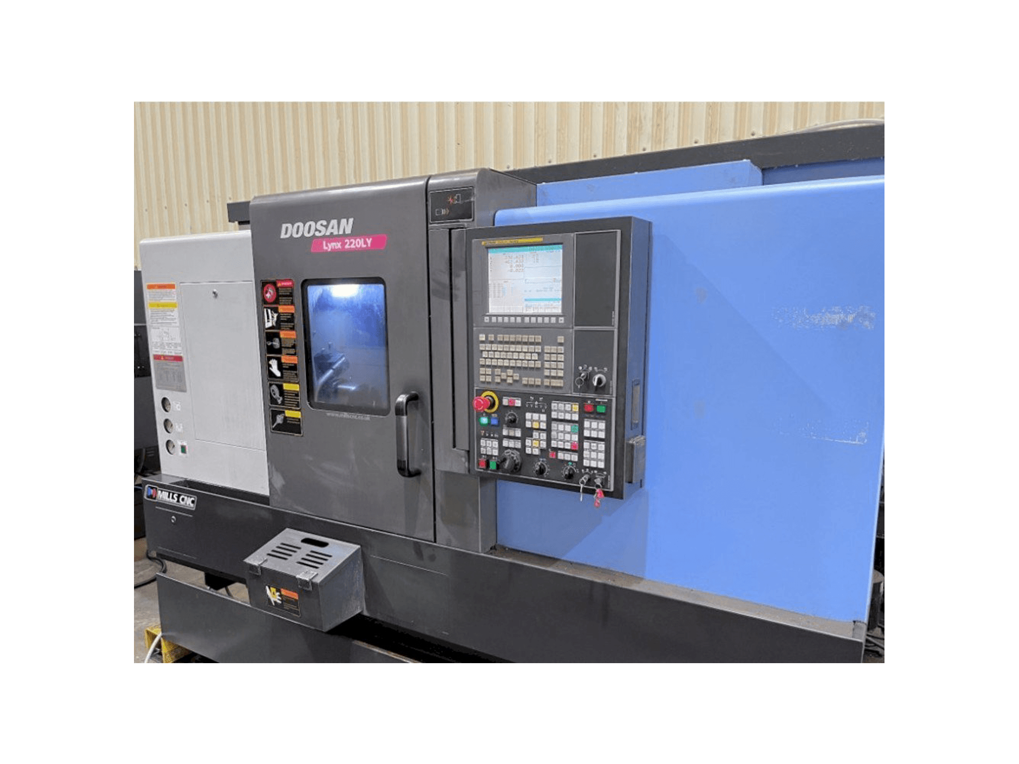 Doosan Lynx 220LYC Mašinos vaizdas iš priekio