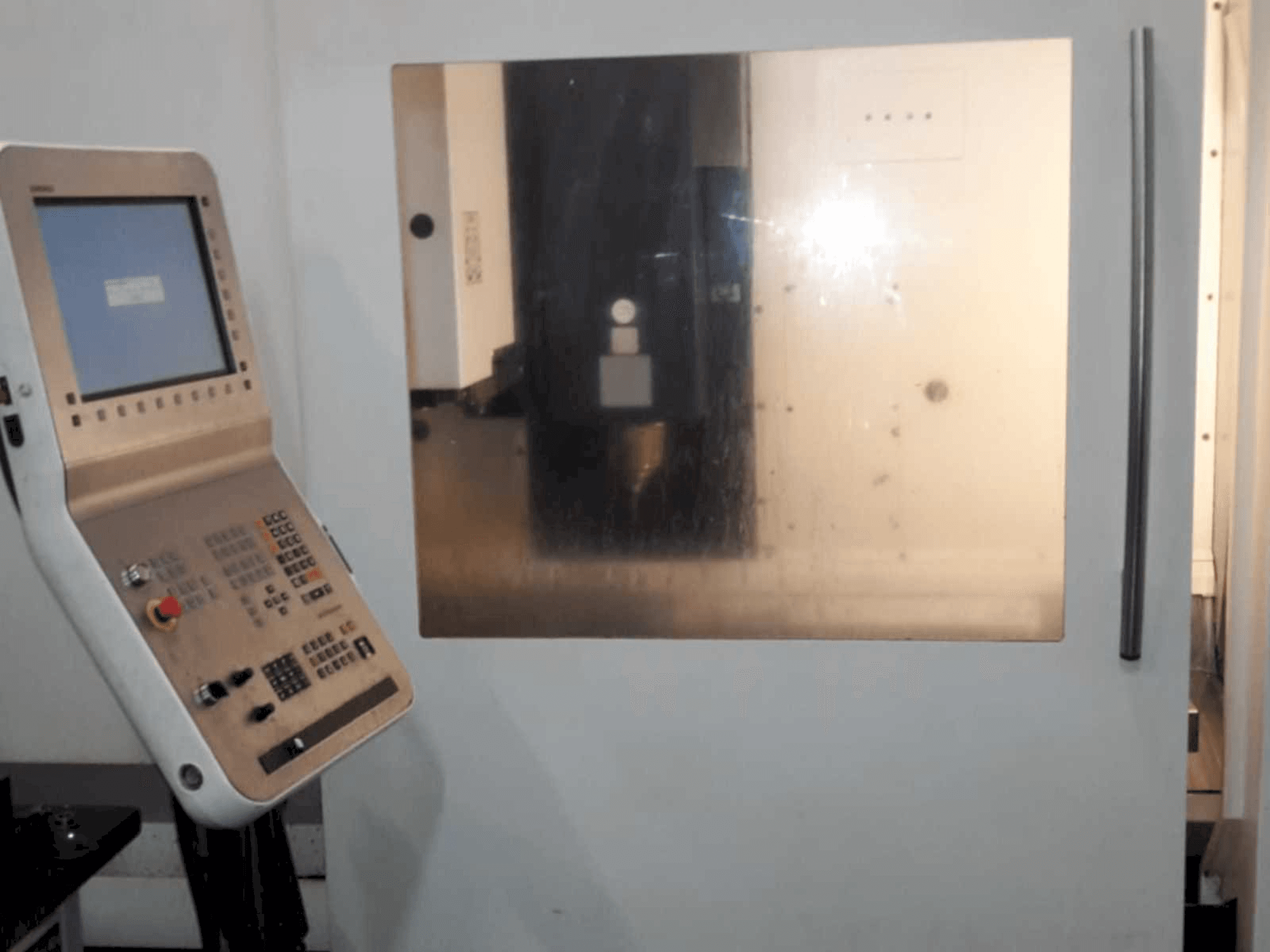 DMG DMC 1035 V ECO Mašinos vaizdas iš priekio