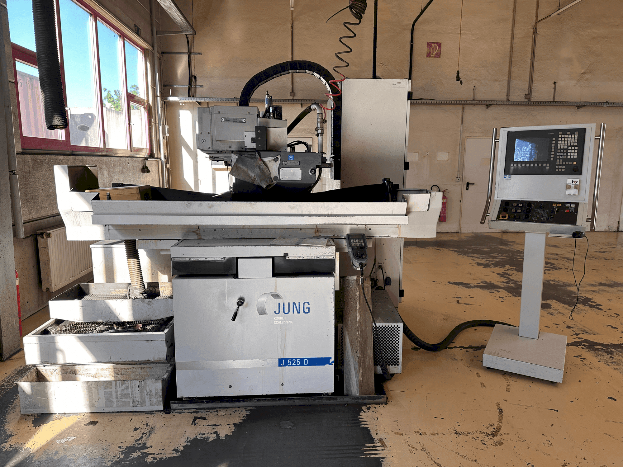 JUNG J 525-D Mašinos vaizdas iš priekio