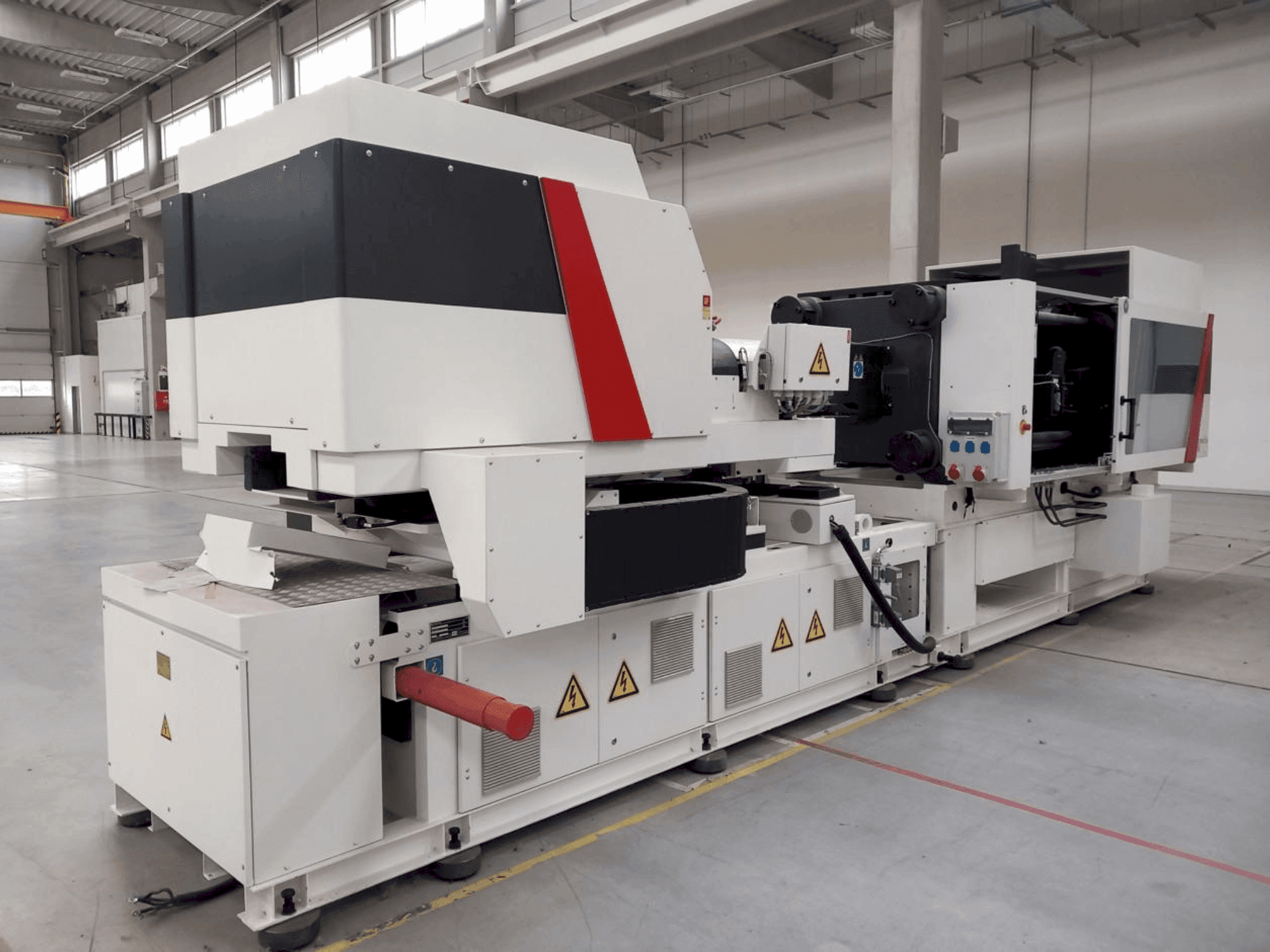 Milacron Elektron Evo 350 Mašinos vaizdas iš priekio