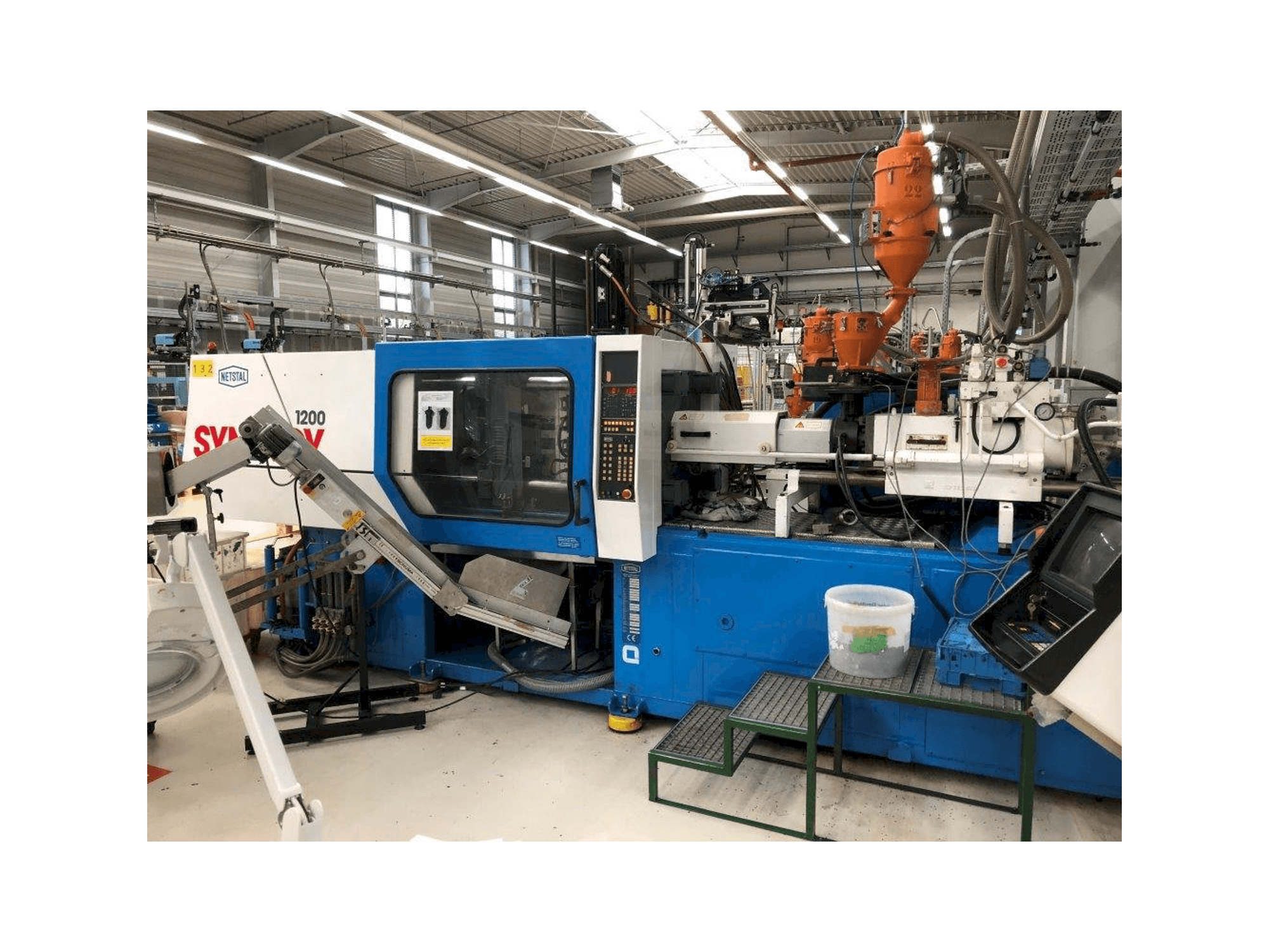 Netstal Synergy S1200-230 Mašinos vaizdas iš priekio