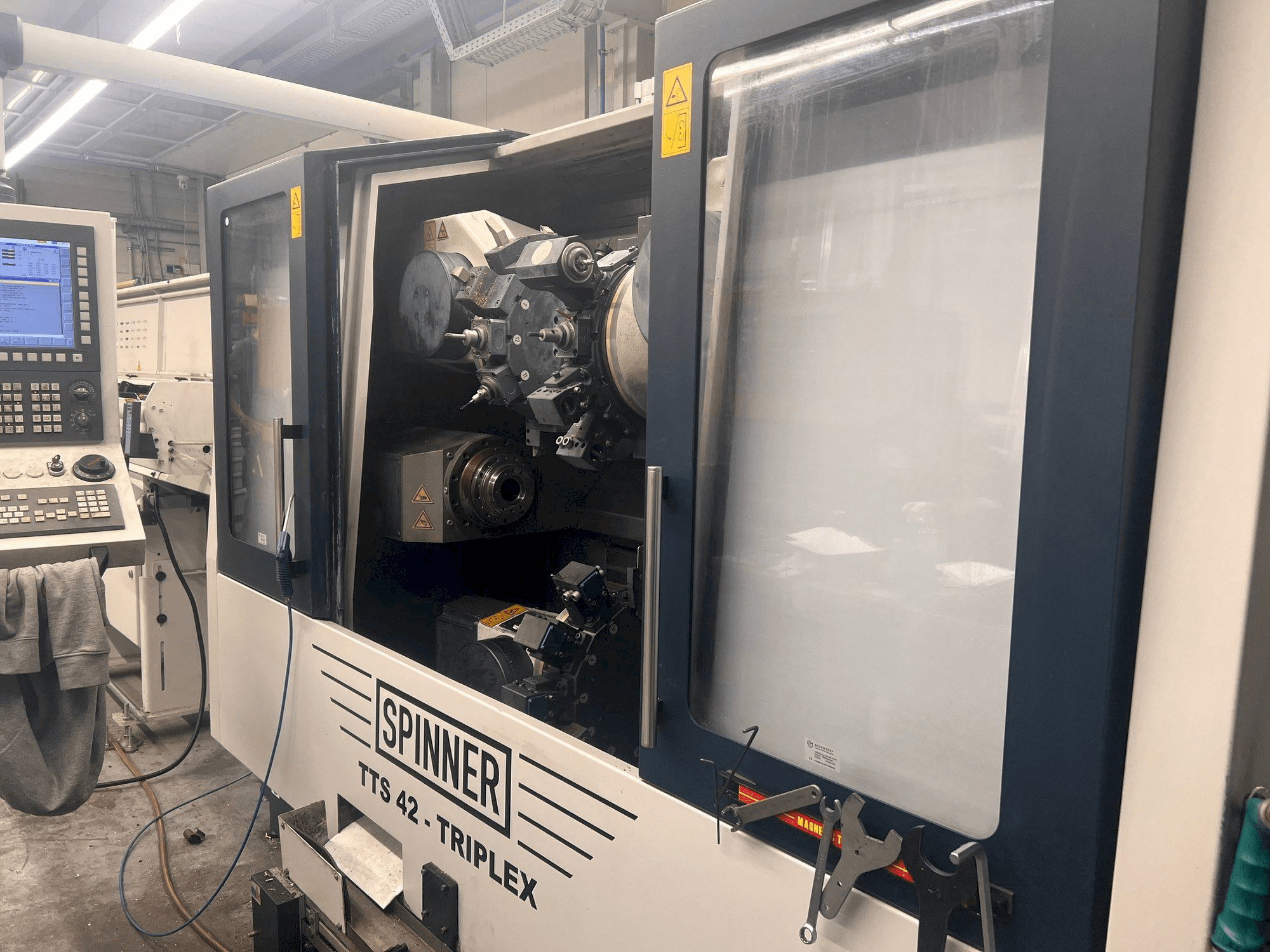 SPINNER TTS 42 Mašinos vaizdas iš priekio