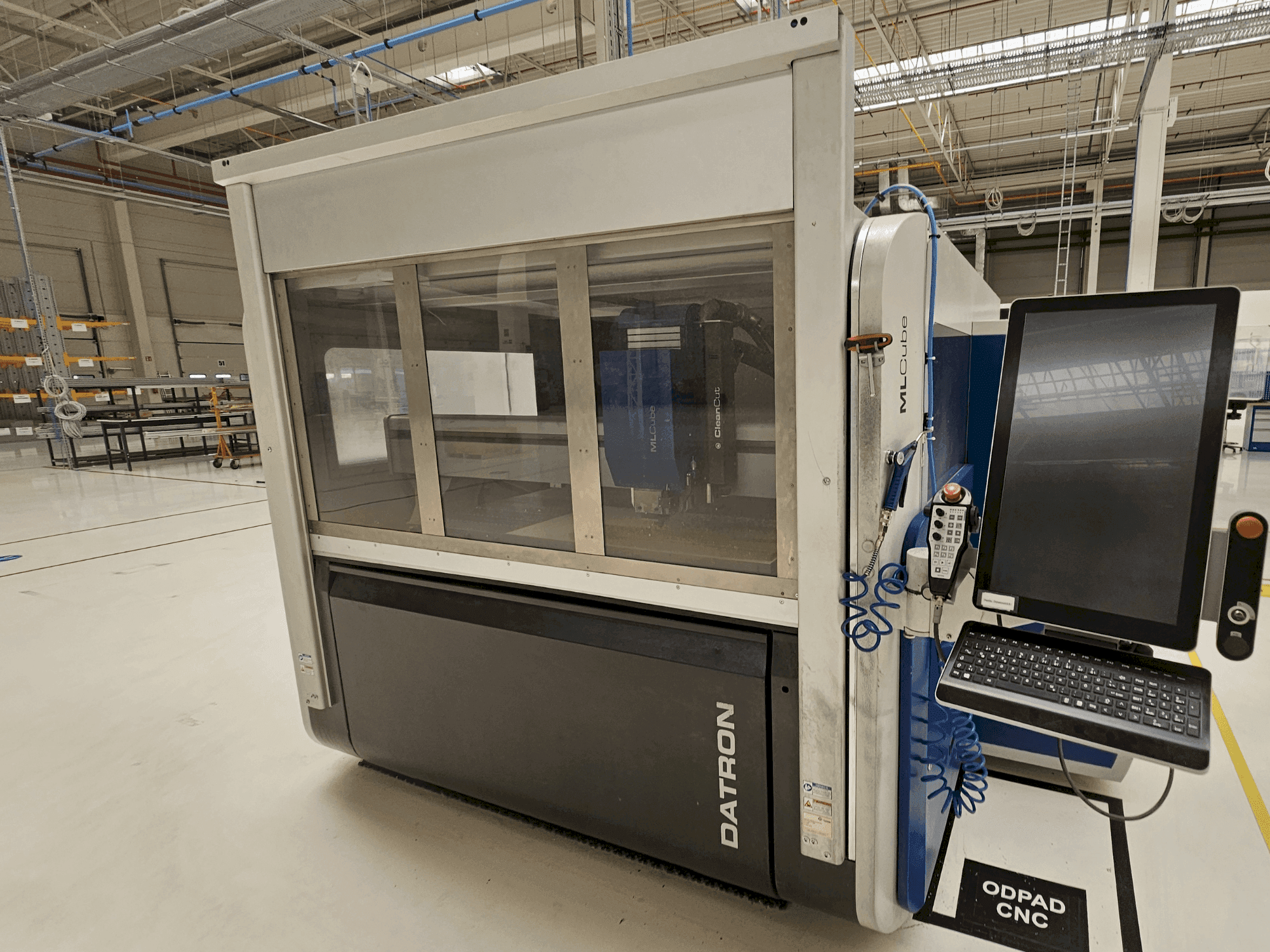 Datron MLCube B LS Mašinos vaizdas iš priekio