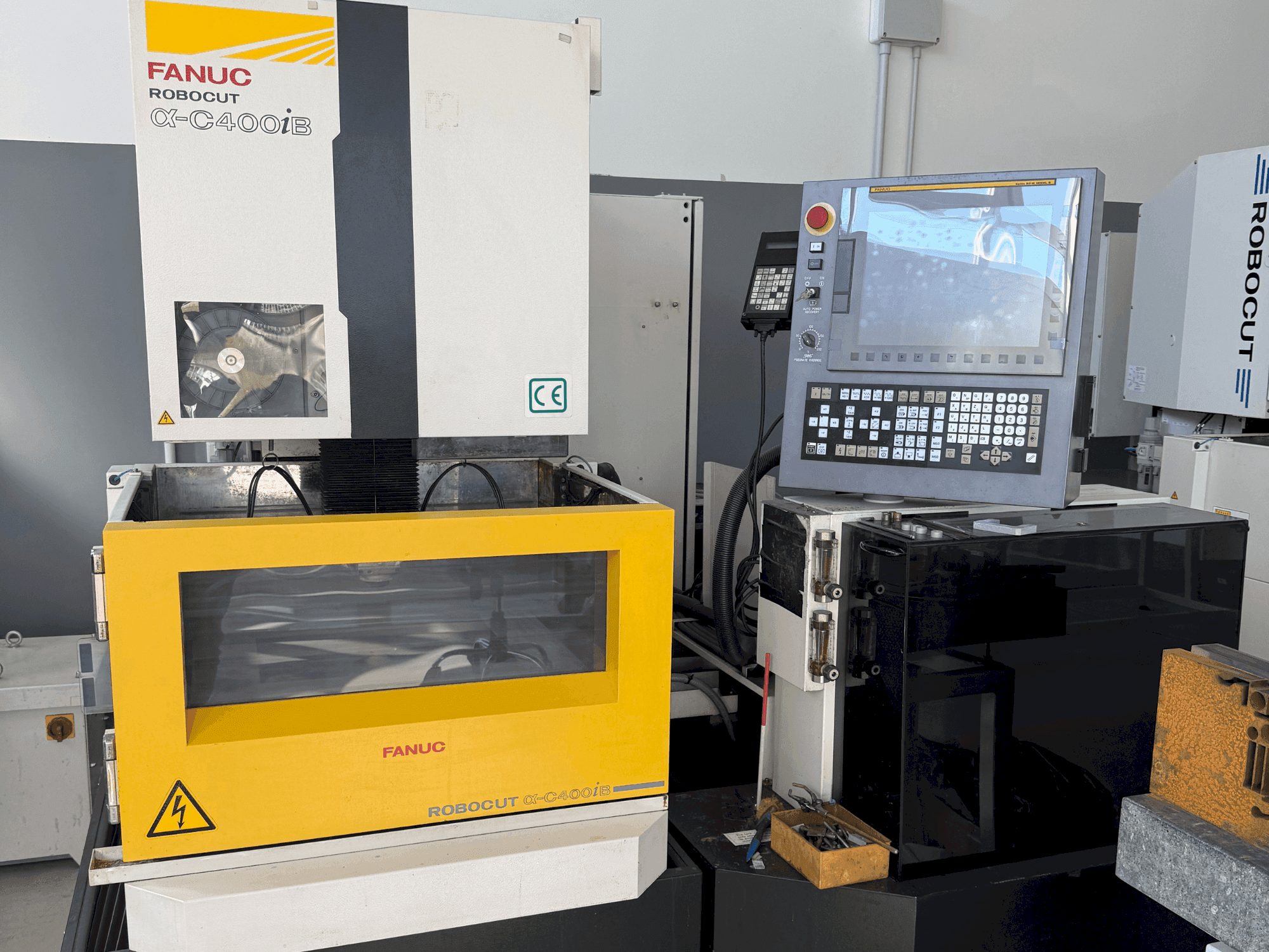FANUC Robocut alpha-C400iB Mašinos vaizdas iš priekio