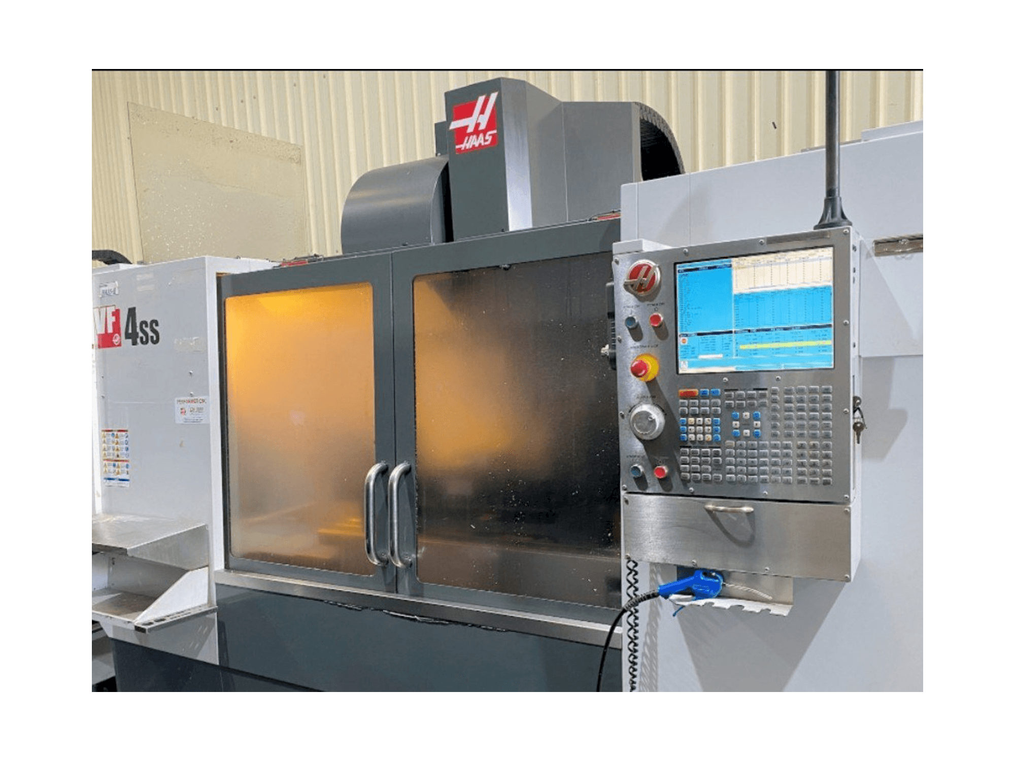 HAAS VF-4SS Mašinos vaizdas iš priekio