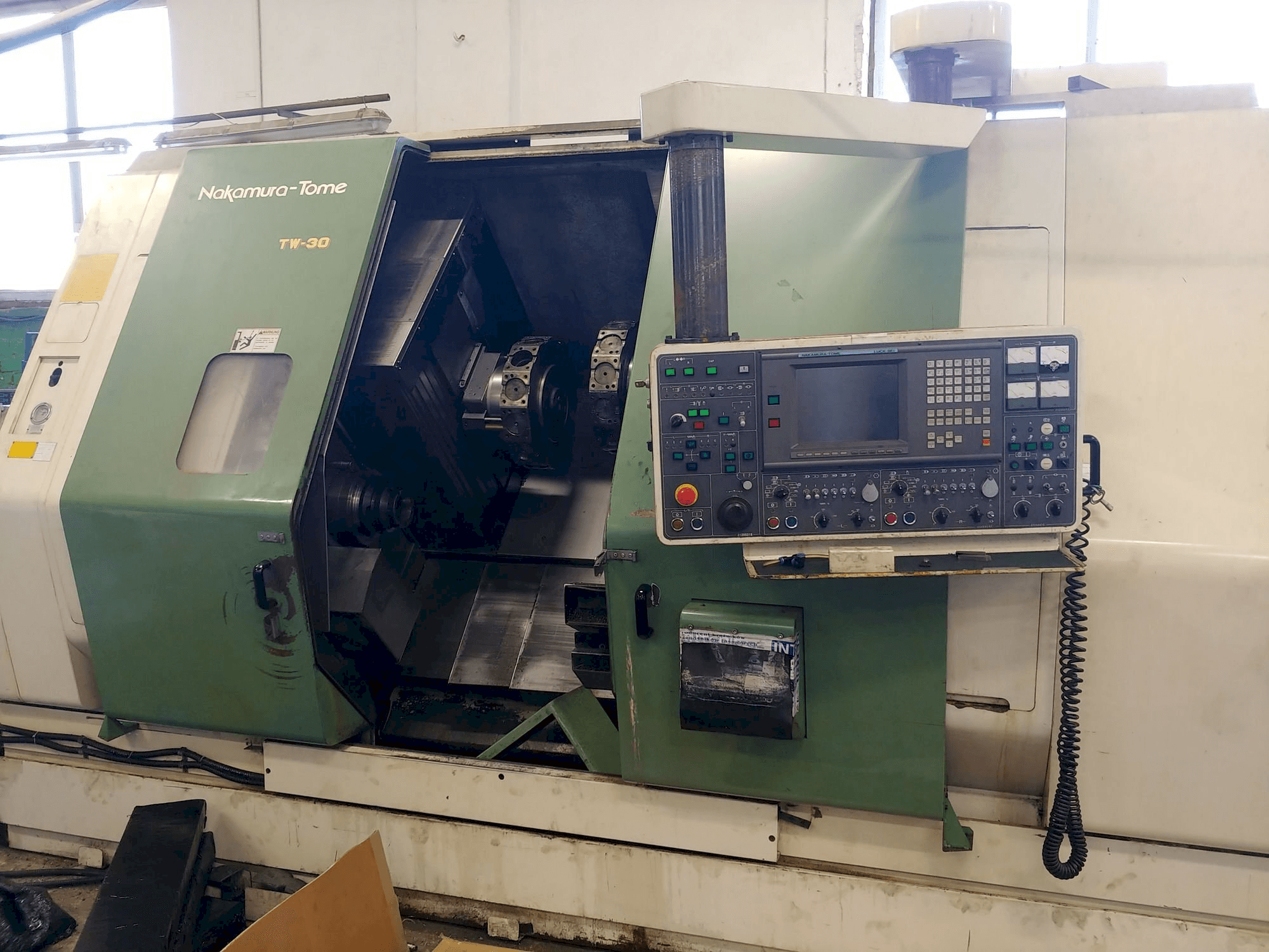 NAKAMURA-TOME TW-30 Mašinos vaizdas iš priekio