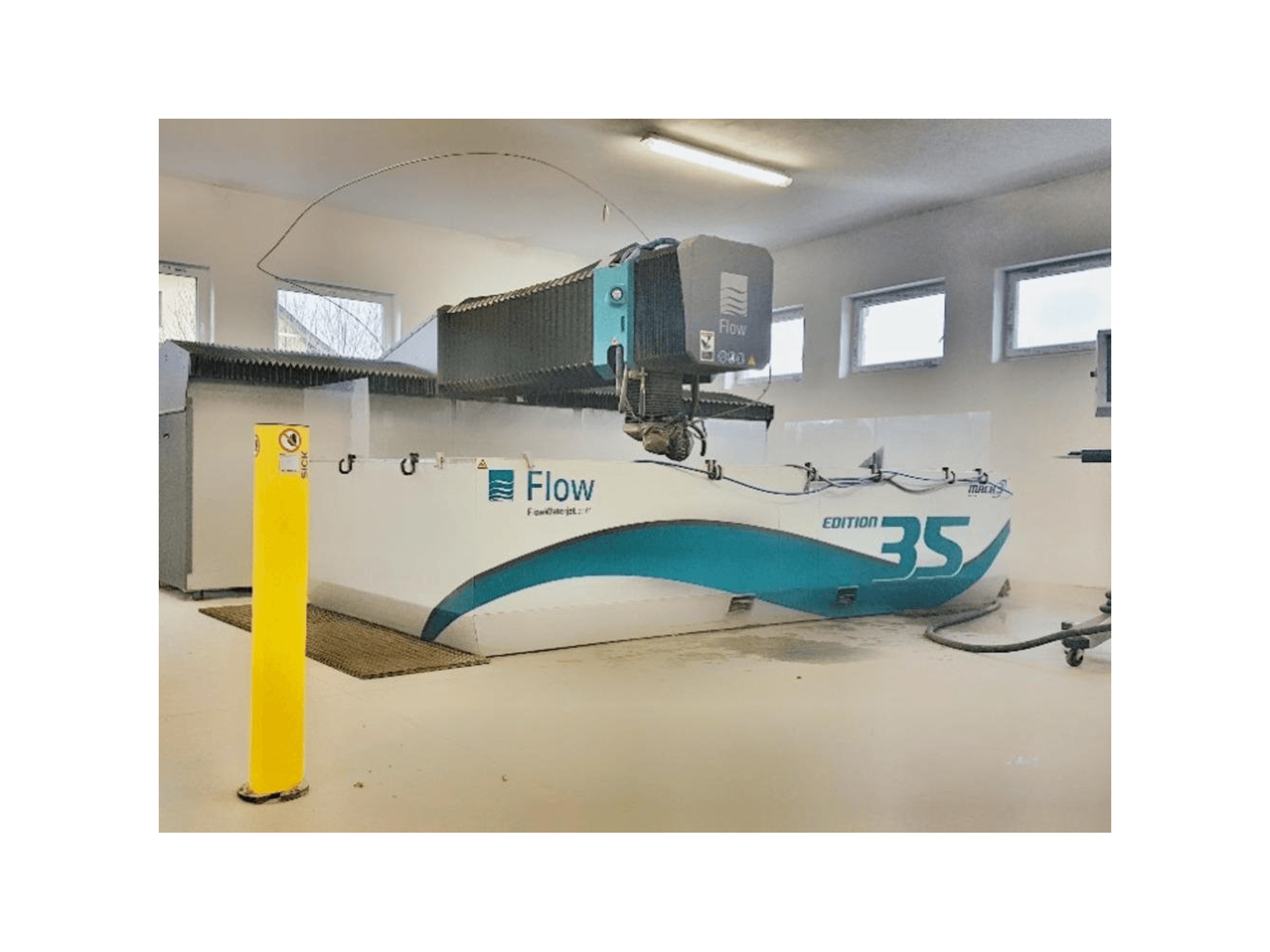 Flow MACH 3-4020b Edition 35 Mašinos vaizdas iš priekio