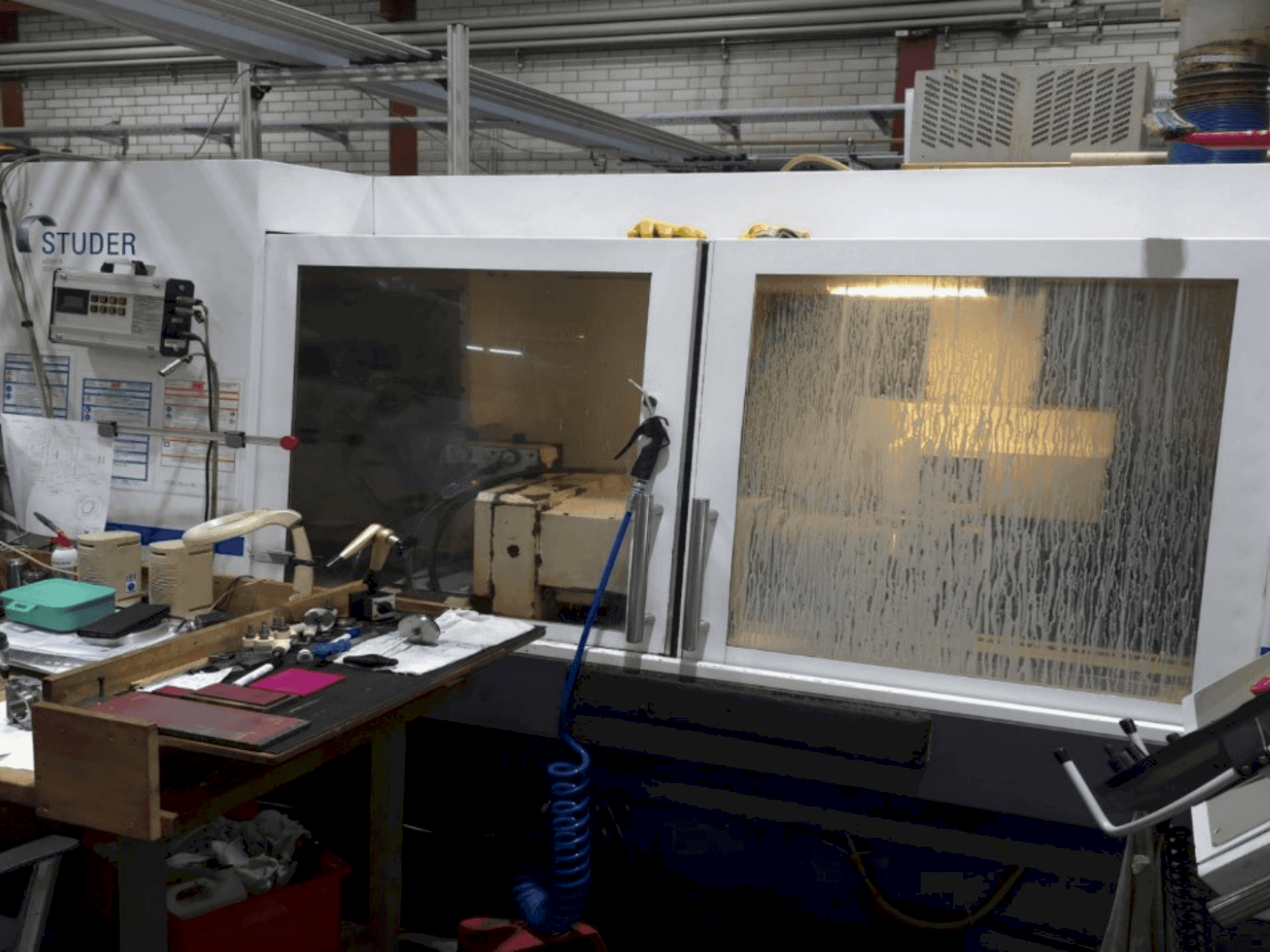 STUDER S31 Mašinos vaizdas iš priekio