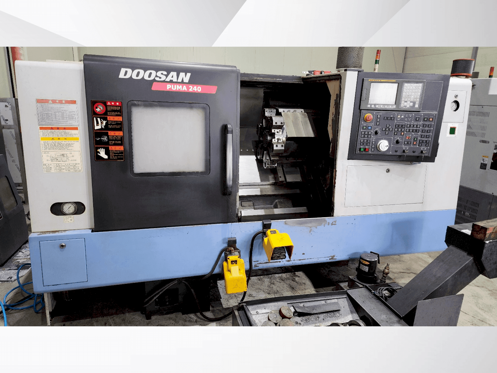 DOOSAN PUMA 240B Mašinos vaizdas iš priekio