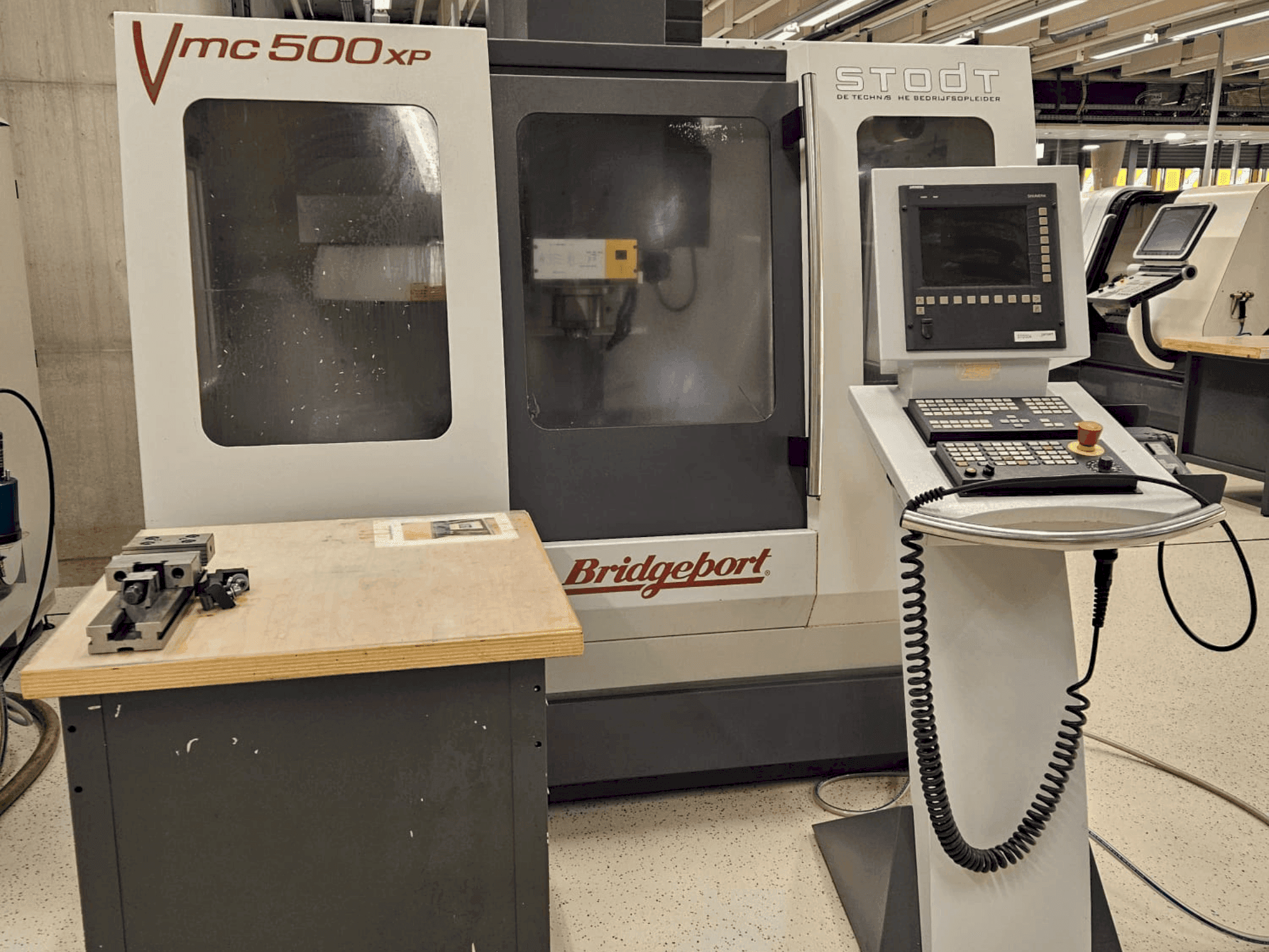 Bridgeport VMC 500XP Mašinos vaizdas iš priekio