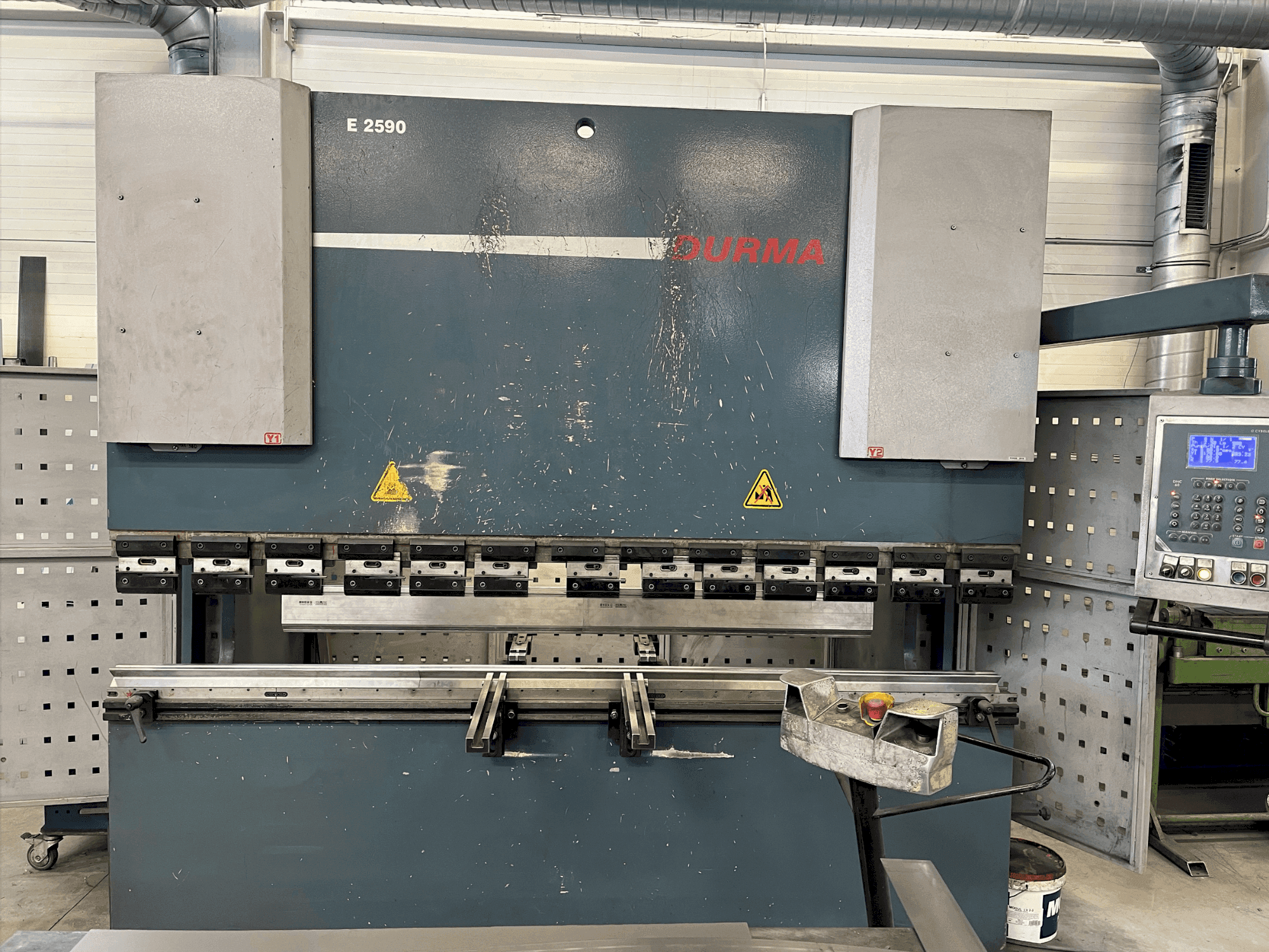 Durma E 2590 Mašinos vaizdas iš priekio