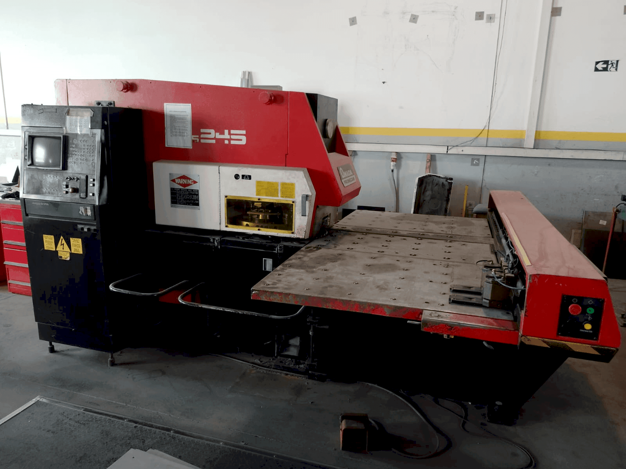 AMADA aries 245 Mašinos vaizdas iš priekio