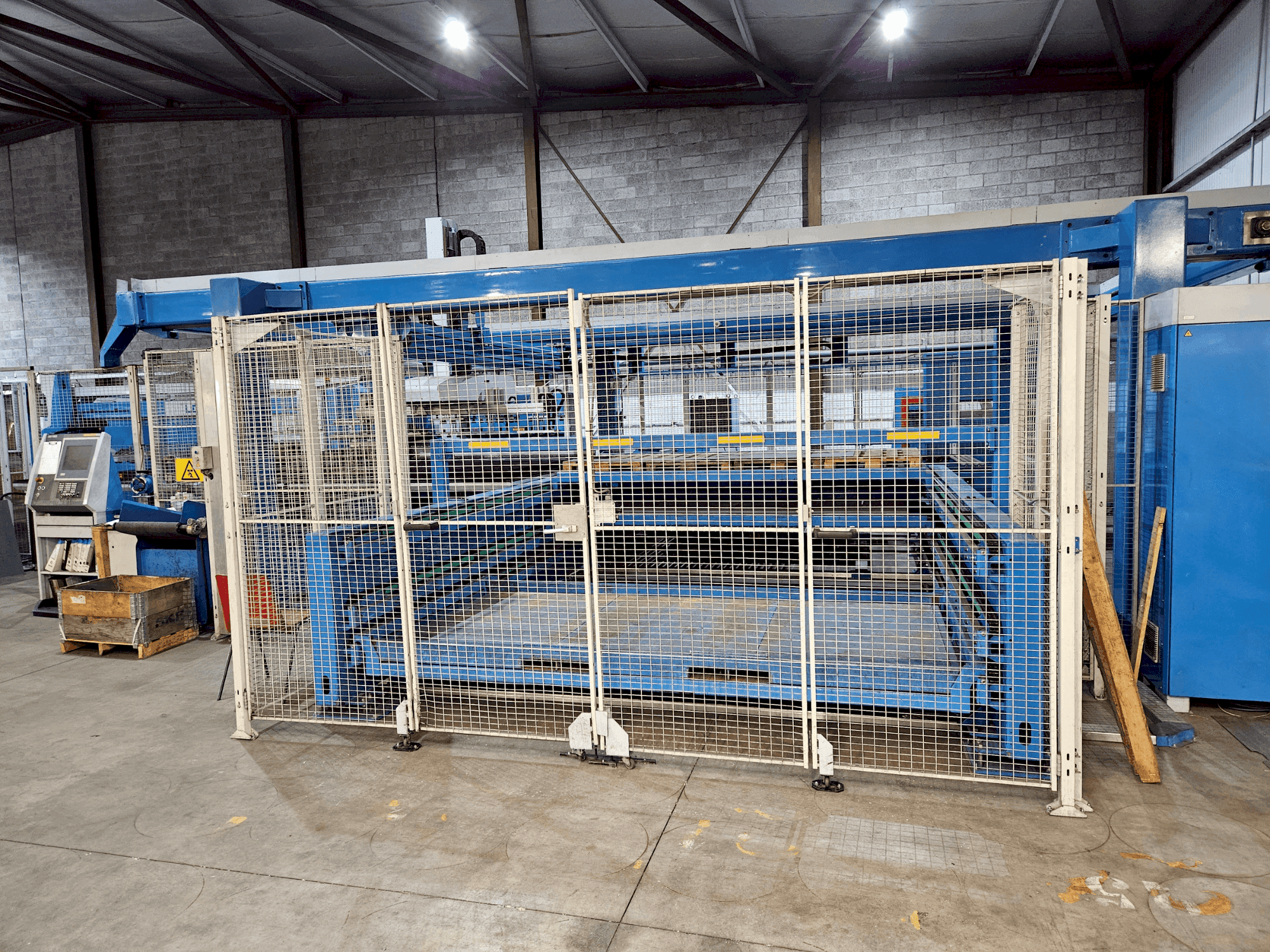 Finn-Power LSR6/LC6 Mašinos vaizdas iš priekio