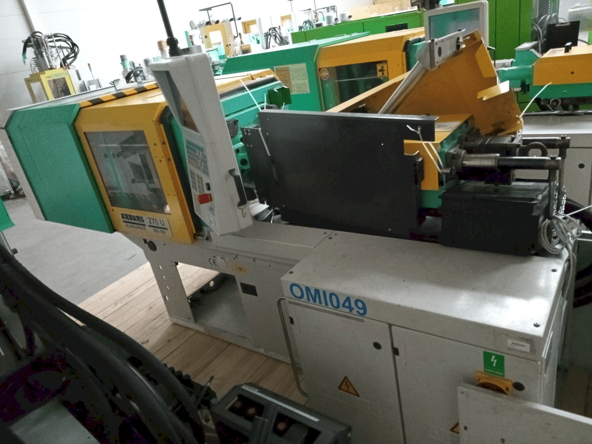 Arburg Allrounder 270U 350-100U Mašinos vaizdas iš priekio