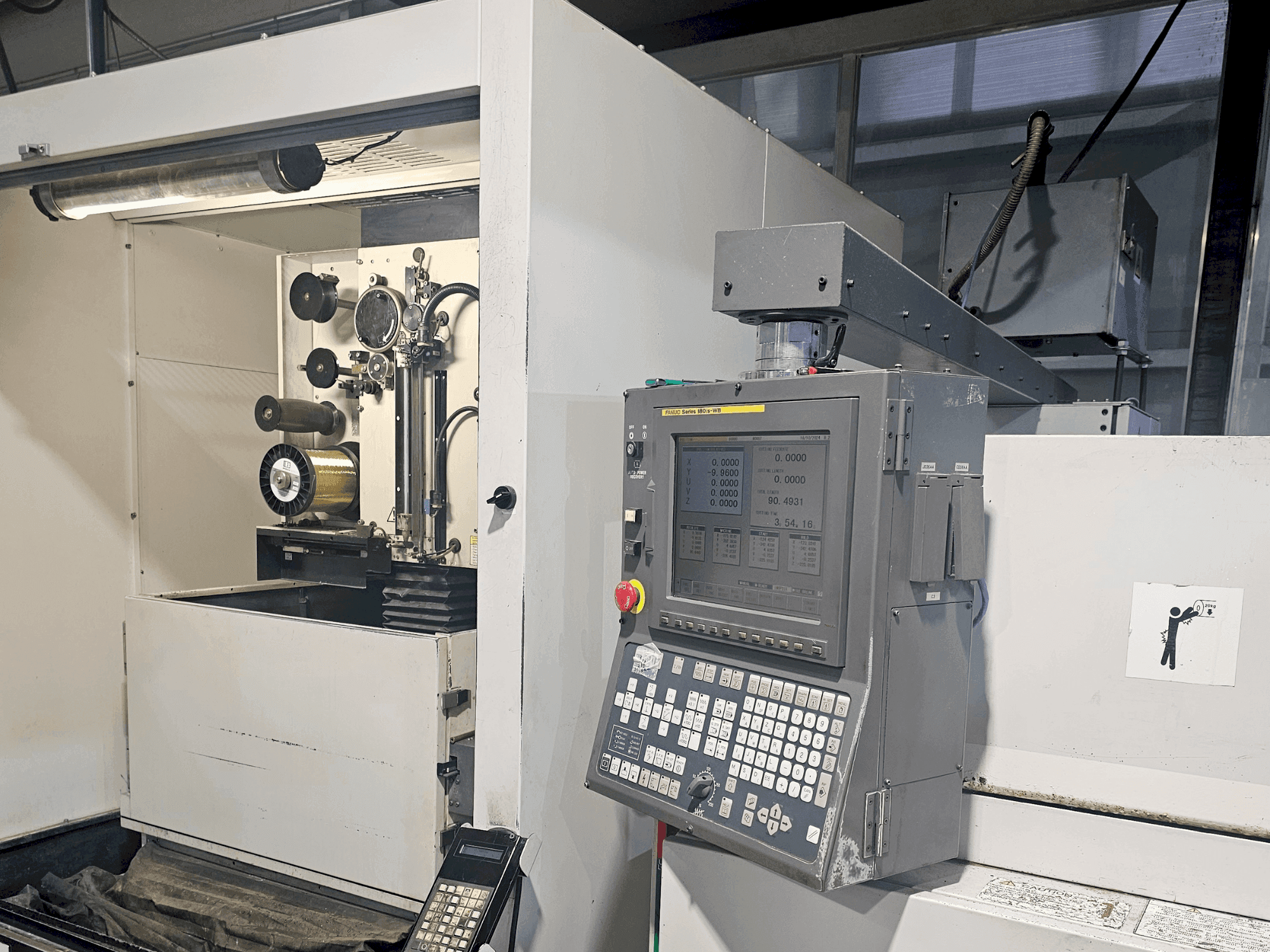 FANUC alpha 1iC Mašinos vaizdas iš priekio