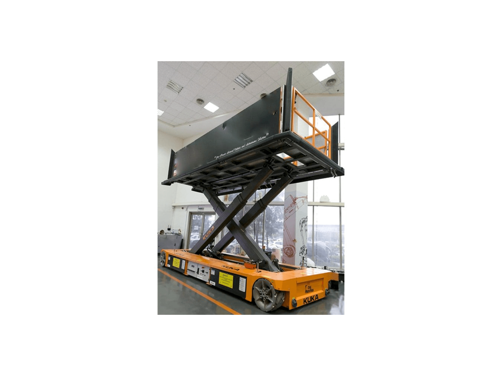 KUKA KoM TL-3 E575 1000 Mašinos vaizdas iš priekio