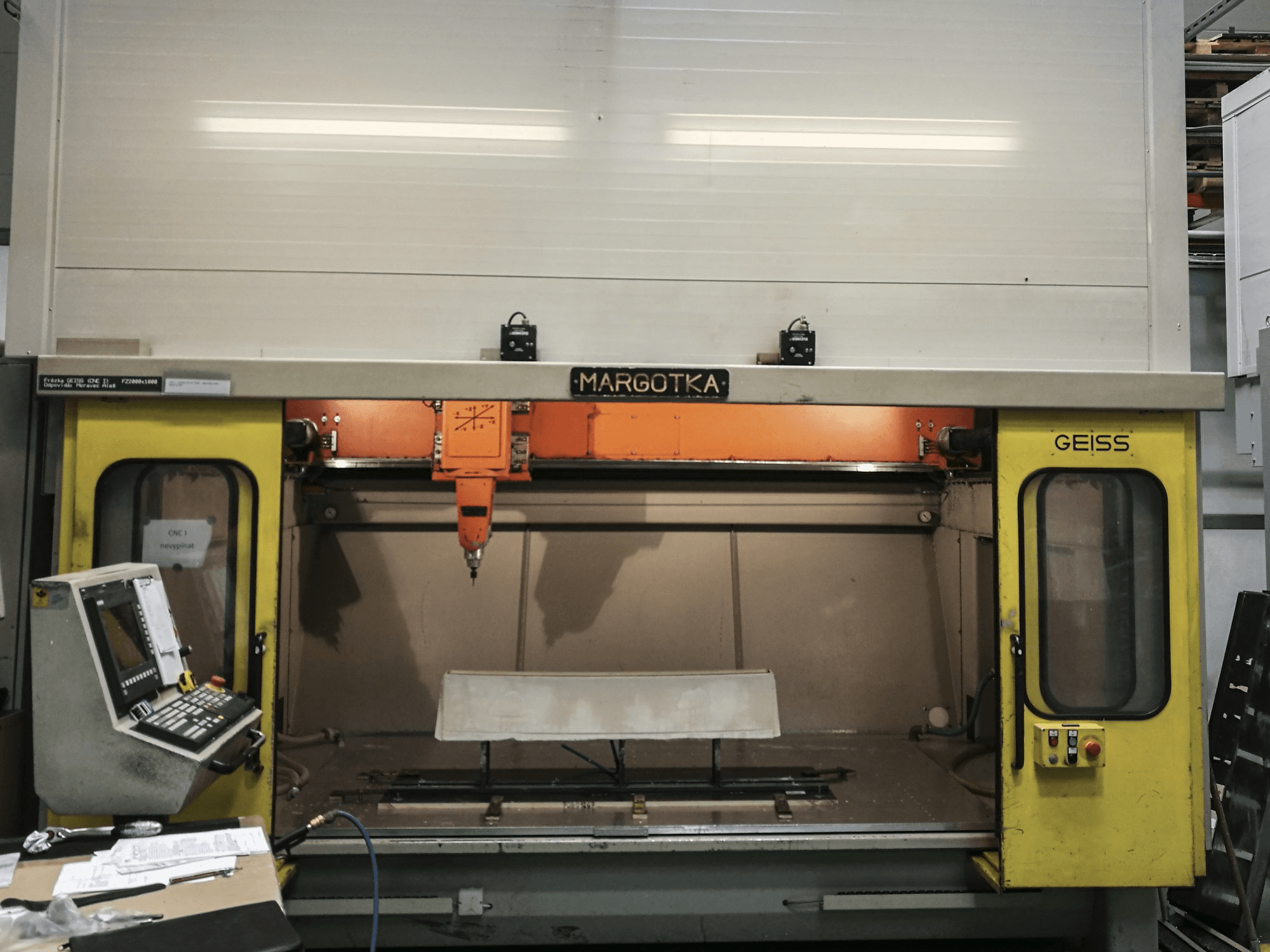 GEISS Mašinos vaizdasFZ 2000x1000 iš priekio