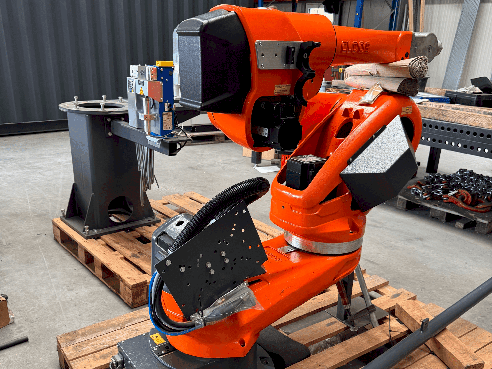 CLOOS QIROX QRC 350-E Mašinos vaizdas iš priekio