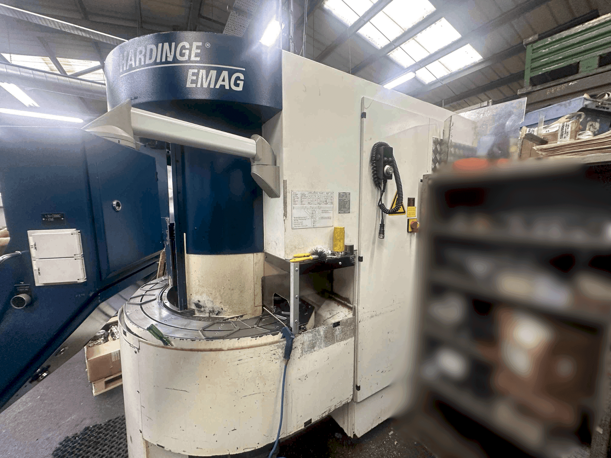 Hardinge Emag VL-3 Mašinos vaizdas iš priekio