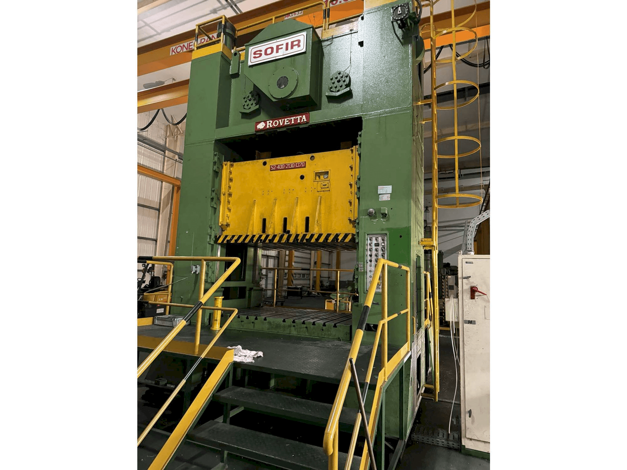 ROVETTA 400t Mašinos vaizdas iš priekio