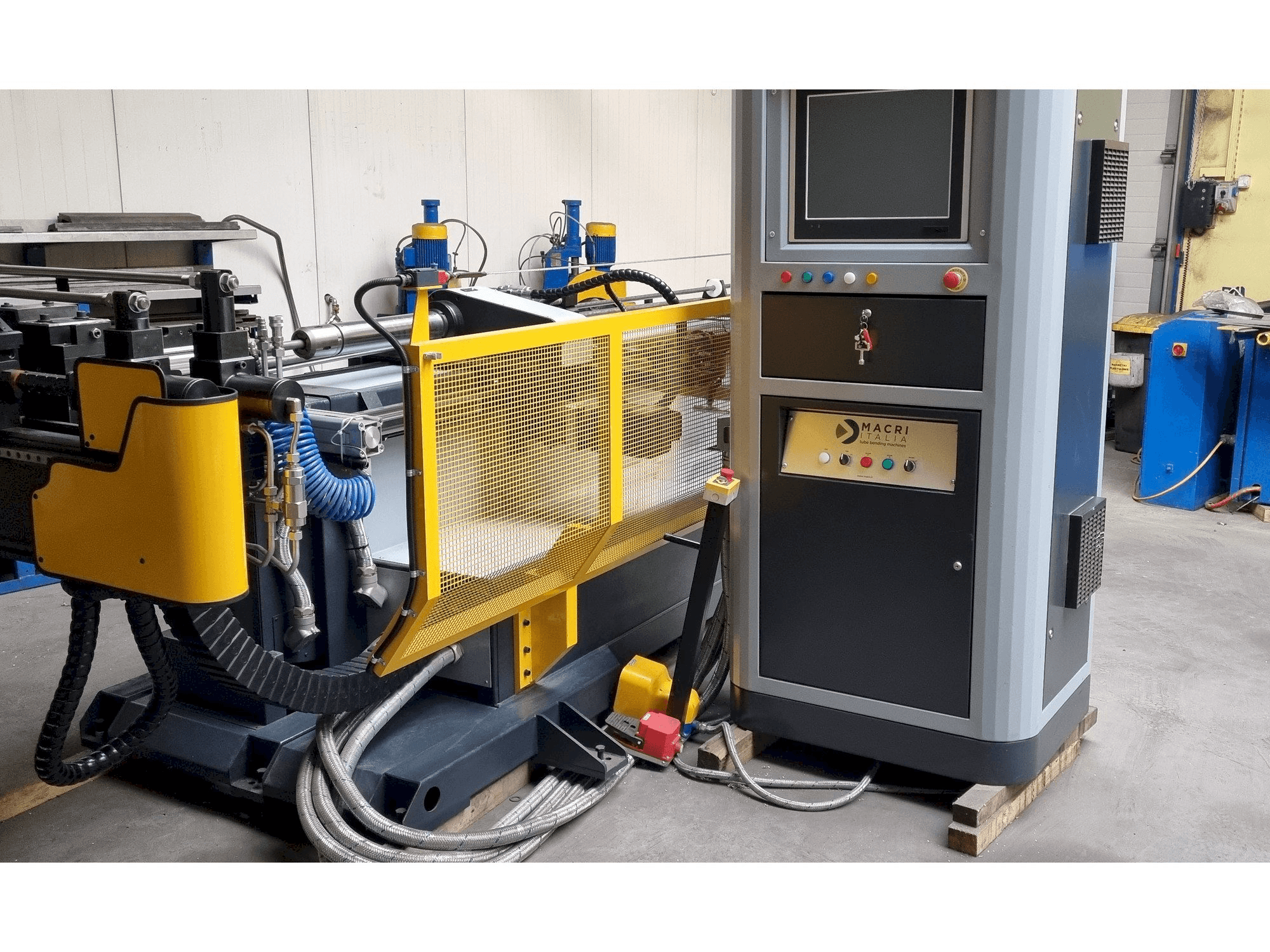 MACRI ITALIA PROVAR 6-45 U-D Mašinos vaizdas iš priekio