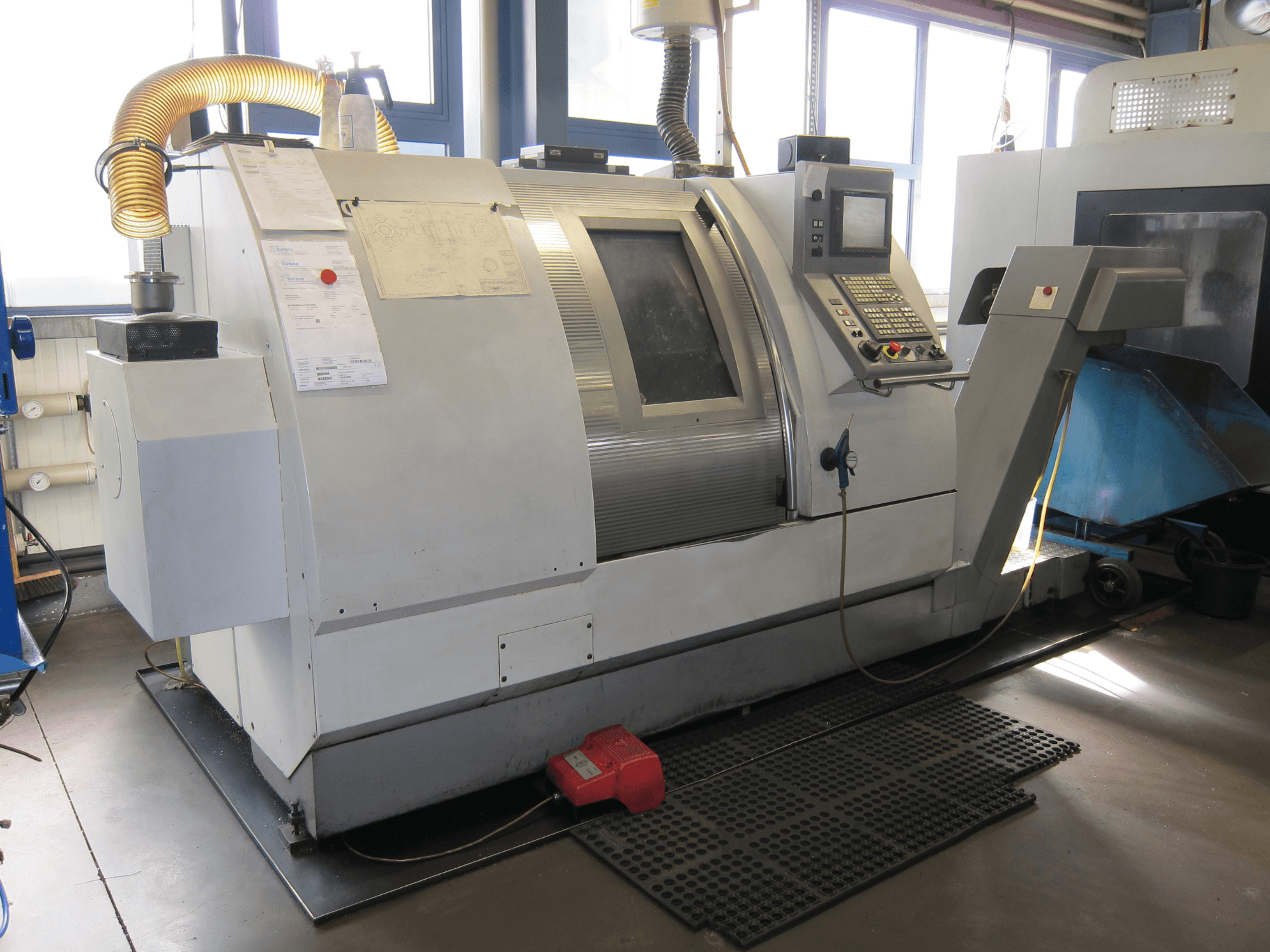 Gildemeister CTX 400 Serie 2 horizontalios tekinimo staklės, šoninis vaizdas, valdymo skydelis ir veikimo funkcijos.