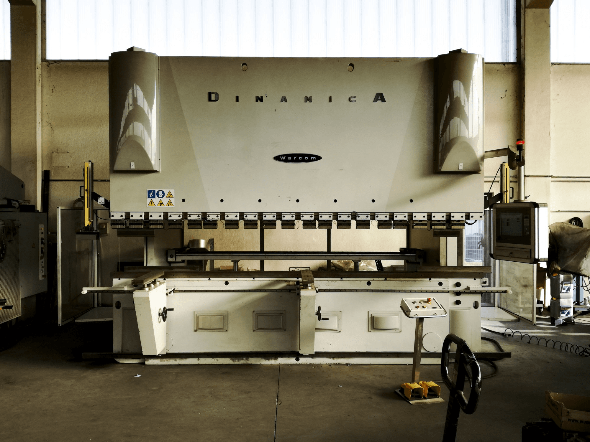 Warcom DINAMICA 320·40 Mašinos vaizdas iš priekio