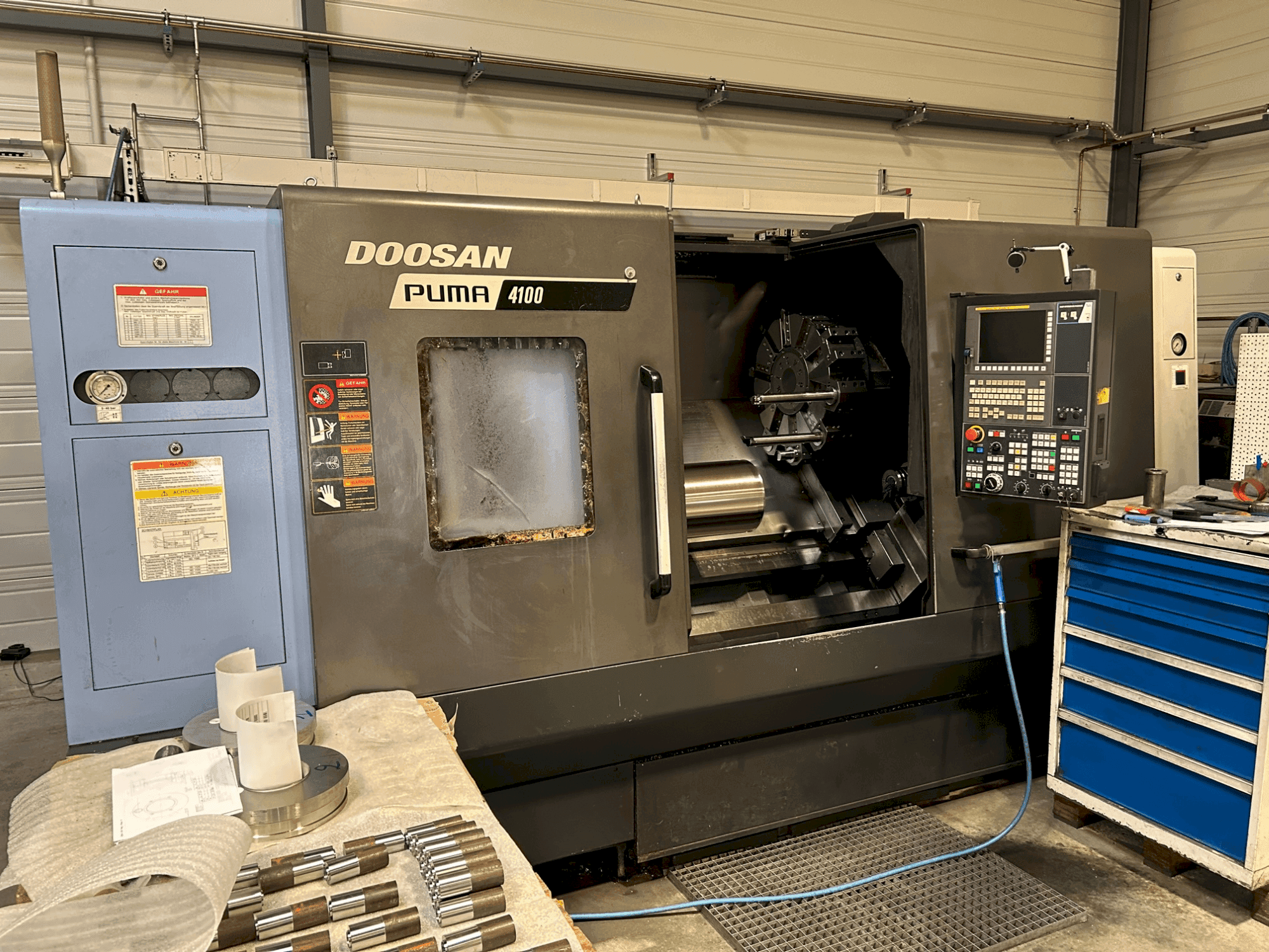 DOOSAN PUMA 4100B Mašinos vaizdas iš priekio