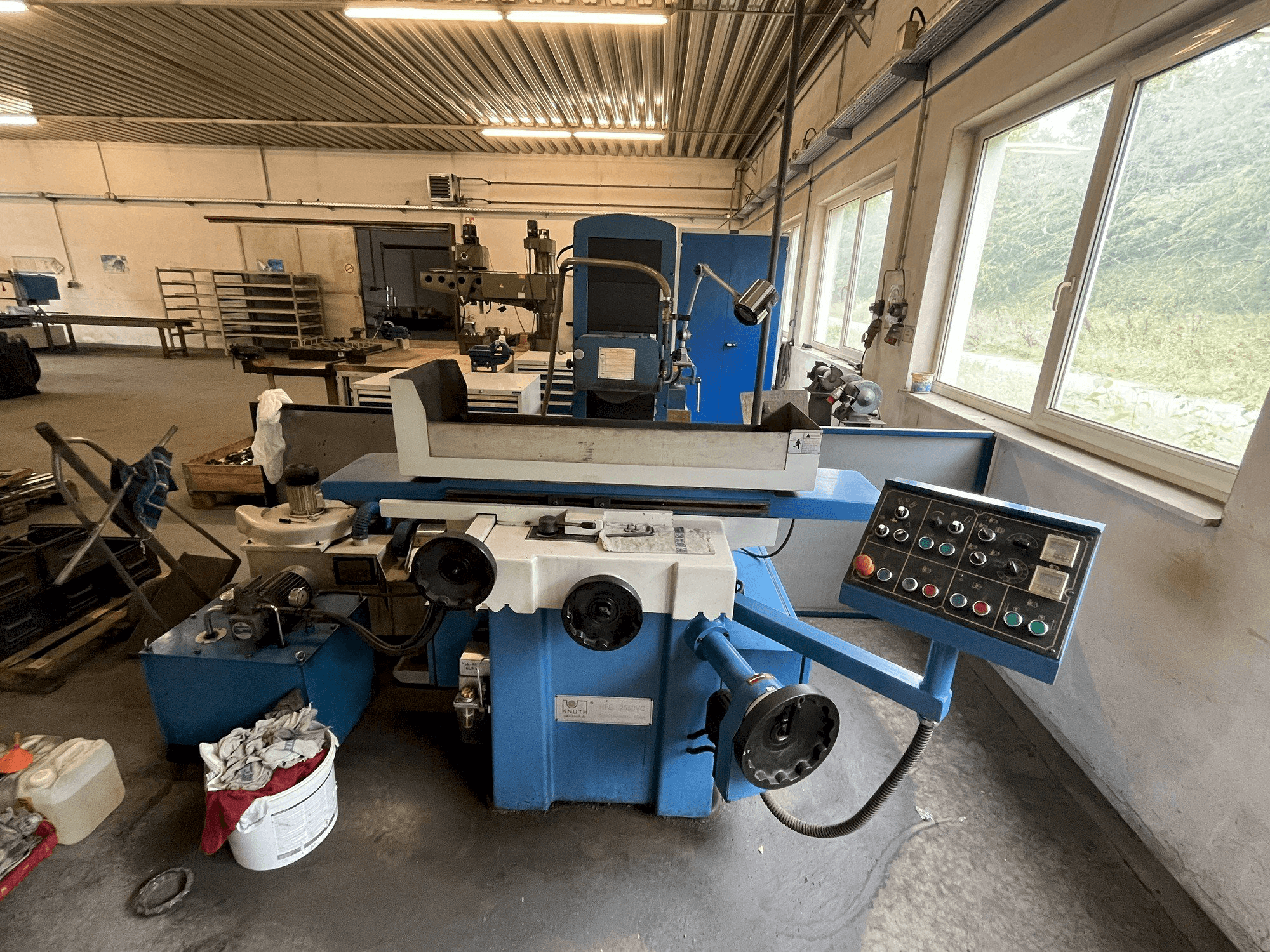 KNUTH HFS 2550 VC Mašinos vaizdas iš priekio